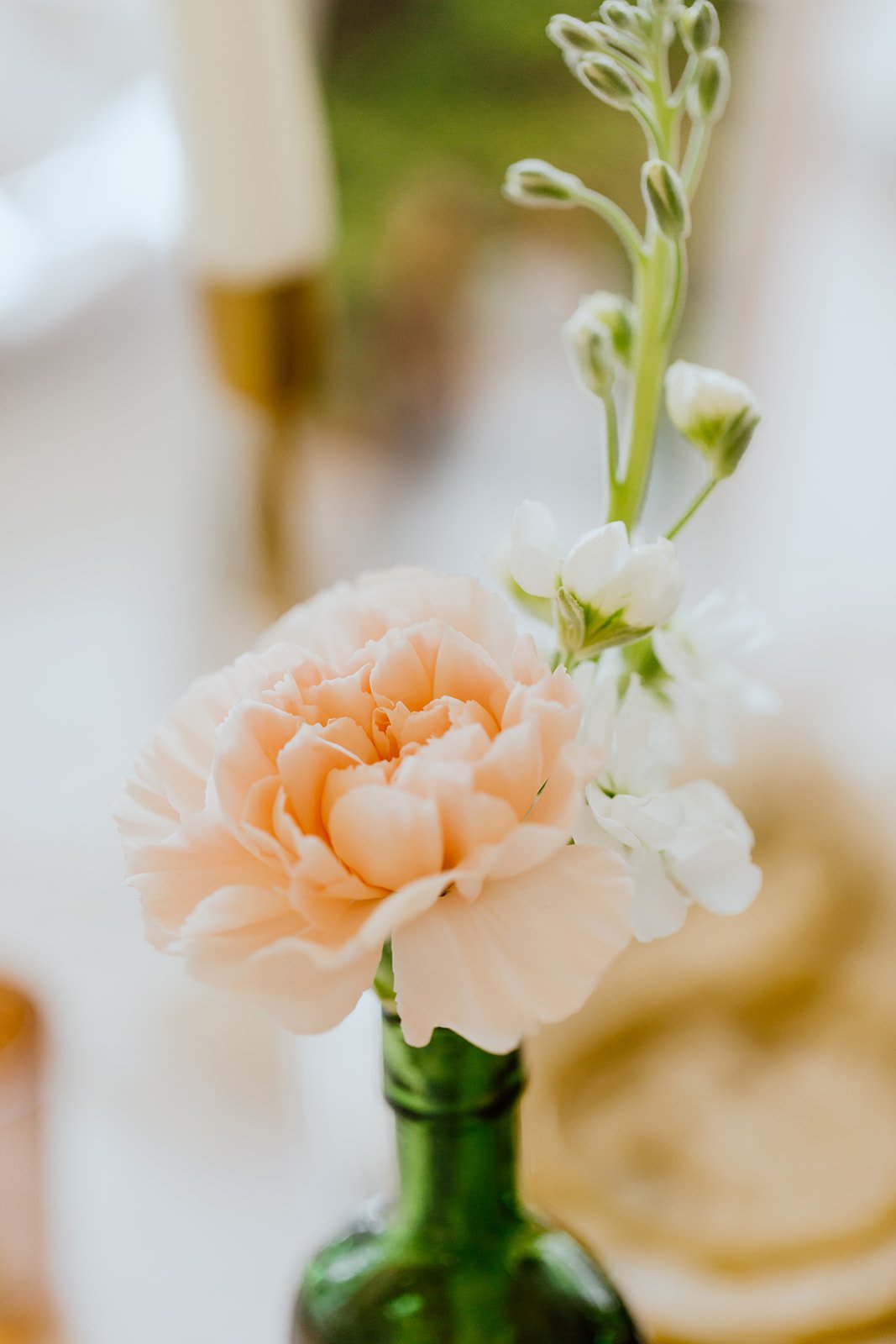 Clear bud vase for florals