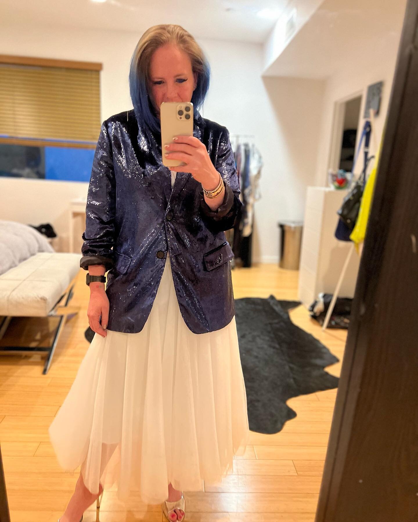 Sneaking the fun in where I can&hellip; and loving this LA winter. I miss my friends on the East Coast so much, but I do NOT miss shivering for 4 straight months. Last weekend we went to @lunaluna and it was spectacular. The story, the art, the music