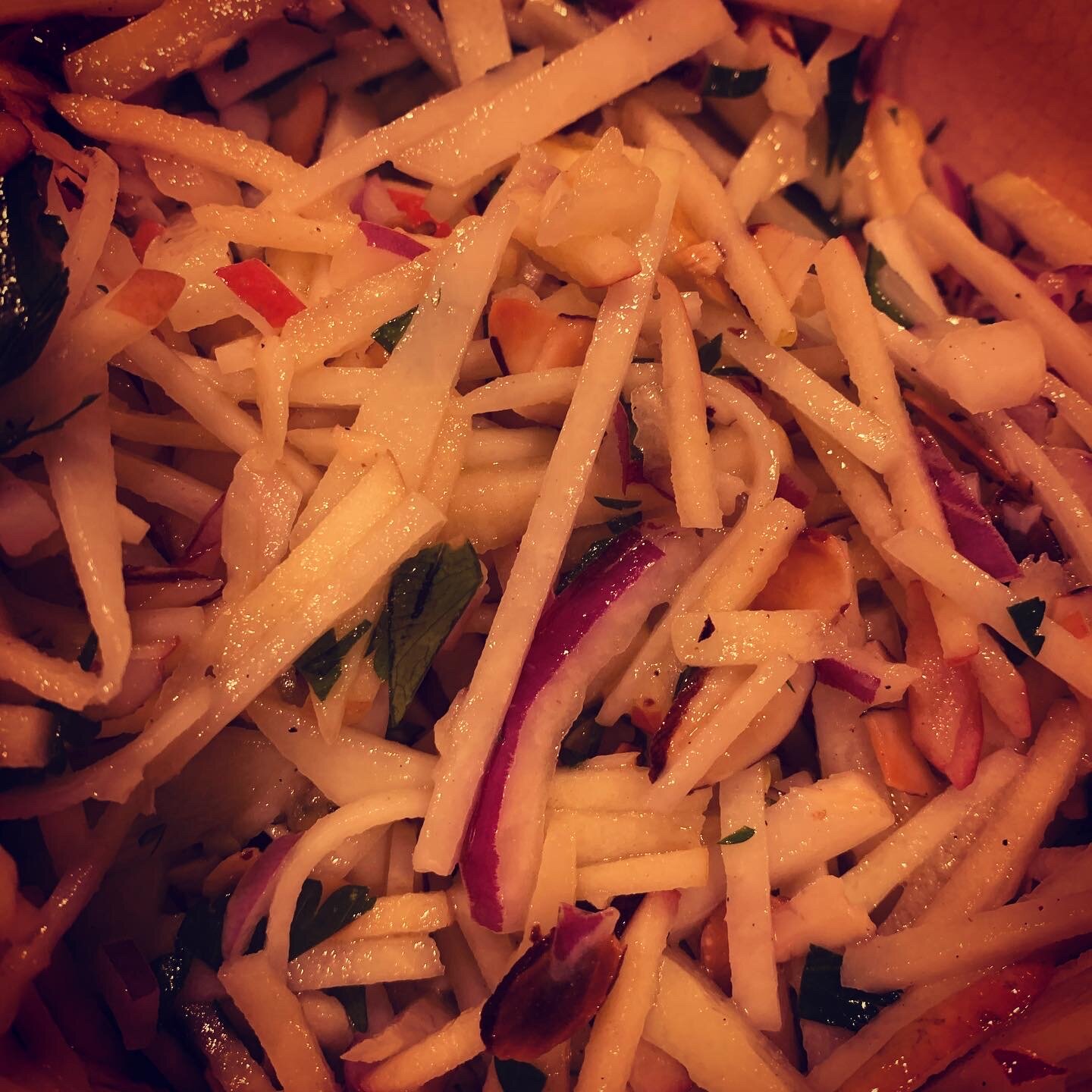 Apple and Kohlrabi Slaw
1. Cut apple and kohlrabi info matchsticks
2. Add lemon zest and dress with olive oil and lemon juice
3. Toss with pumpkin or sunflower seeds