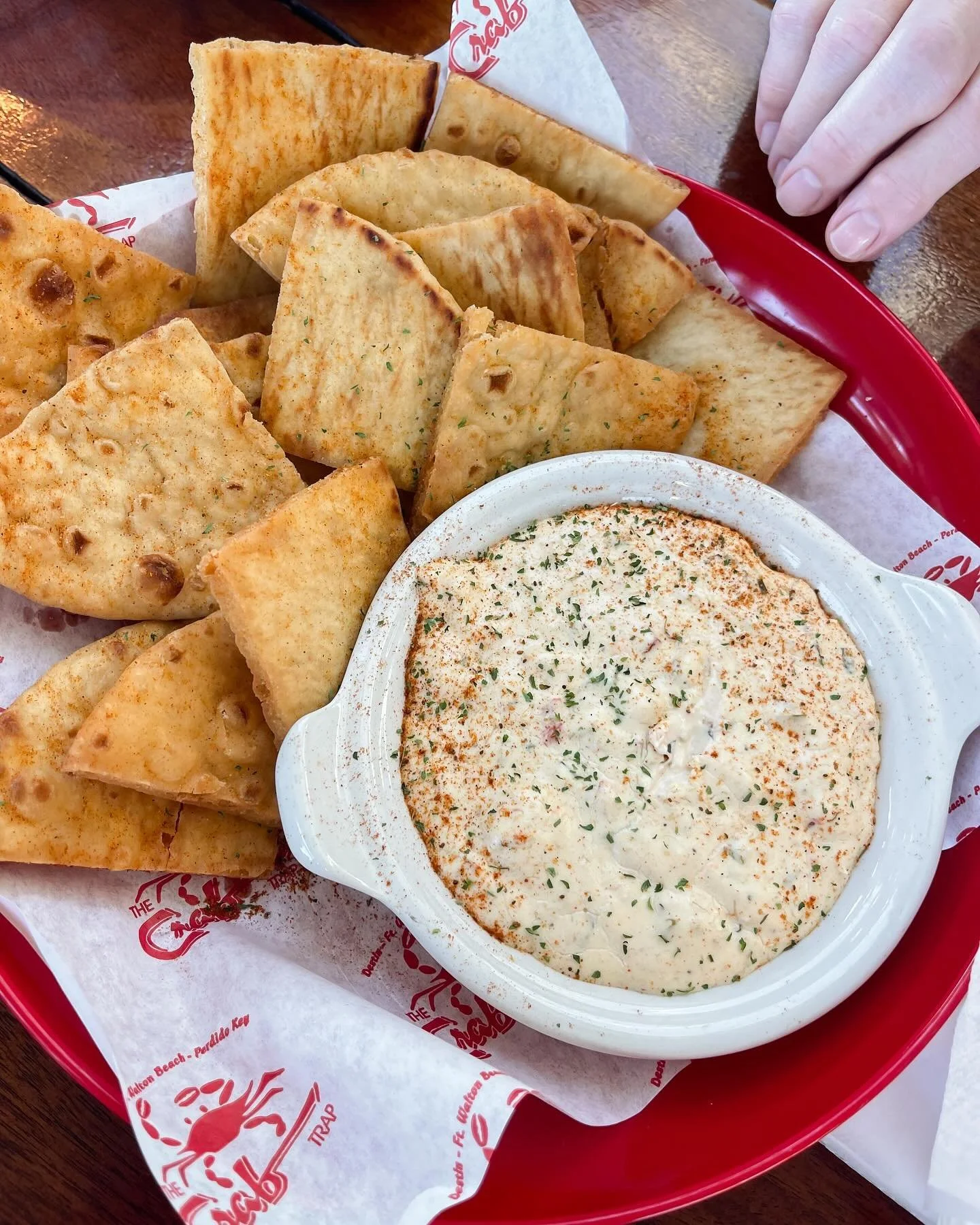 The Crab Trap🦀

1) hot crab and shrimp dip🦐
2) views from outdoor seating
3) outdoor bar🍹
4) grilled mahi mahi with crap trap topping, veggies, and rice🐟

SO good and ridiculously close to our condo. Super laid back vibes with yummy food&hellip;a