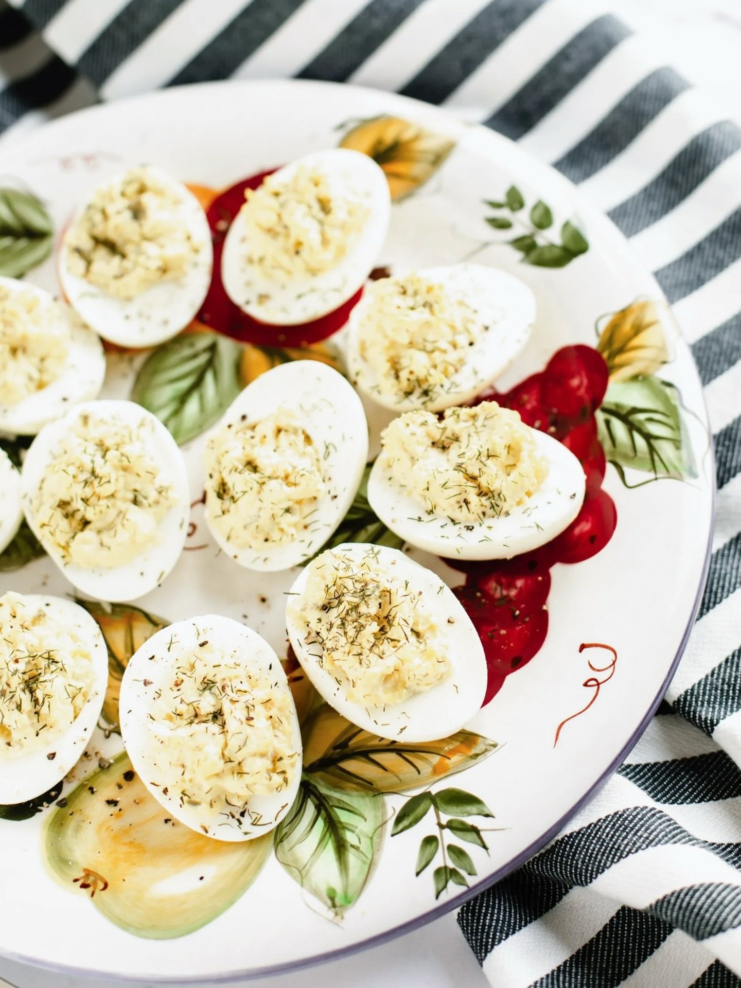 Bookmark this one for Thanksgiving!🦃✨ These deviled eggs get a fresh, herby boost from dill and come together in minutes.🌿🥚 Full recipe on the blog.

🏷️ #thanksgivingrecipes #thanksgivingsides #holidayrecipes