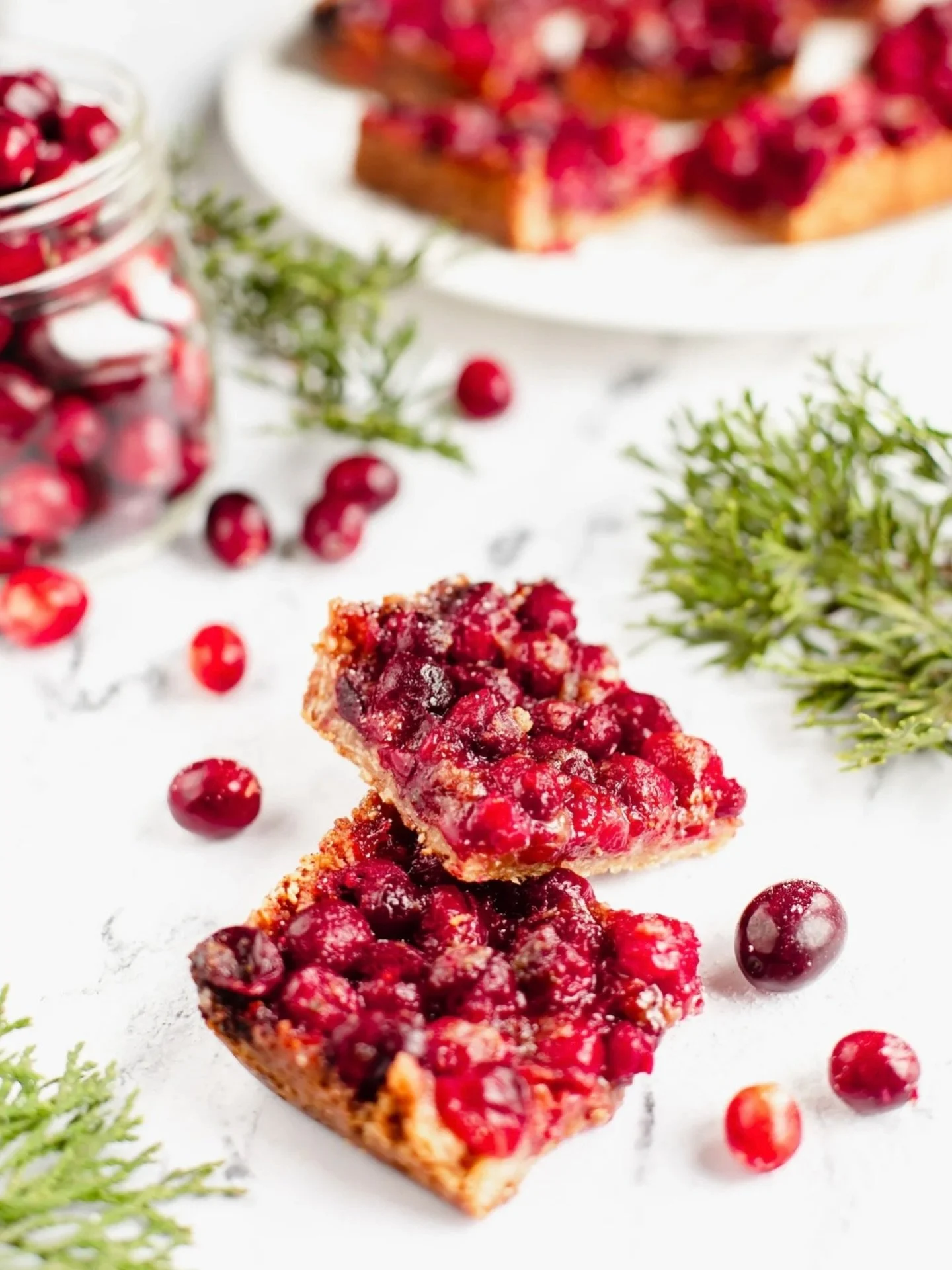 Jammy, vibrant, and dangerously addictive, these Cranberry Oatmeal Crumble Bars add the prettiest pop of red to any holiday table.🍒 You might want to double the batch&hellip; they disappear fast!🎅🏻✨ grab the recipe through the link in bio. 

#holi