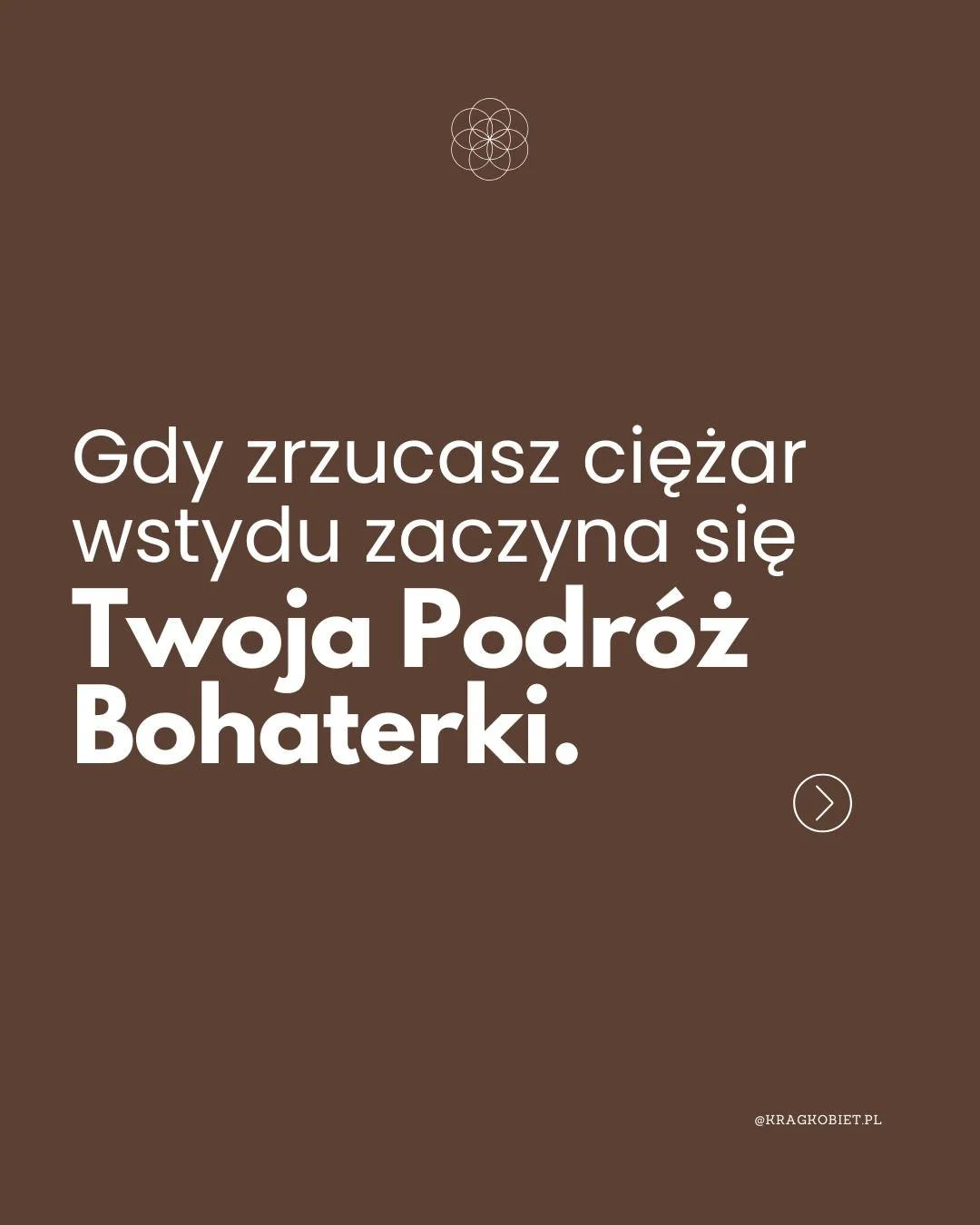Wstyd był pierwszym cieniem na Twojej drodze.
M&oacute;wił: &bdquo;ukryj się, nie jesteś wystarczająca&rdquo;.
Ale Ty przyszłaś tu, żeby świecić, nie żeby się chować.
To, że czułaś wstyd  to nie Twoja wina.
To historia przekazywana z kobiety na kobie