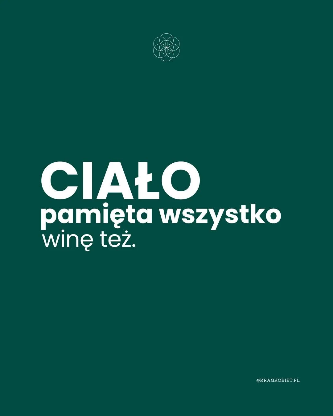 Wina nie jest tylko myślą.
Jest napięciem, skurczem, ciężarem.

Kiedy ciało boli, ono nie karze Cię, ono prosi o uwagę.
Weź dziś jeden spokojny oddech.Poł&oacute;ż dłoń na miejscu, kt&oacute;re boli.

I powiedz:
&bdquo;Nie będę już karać siebie za to