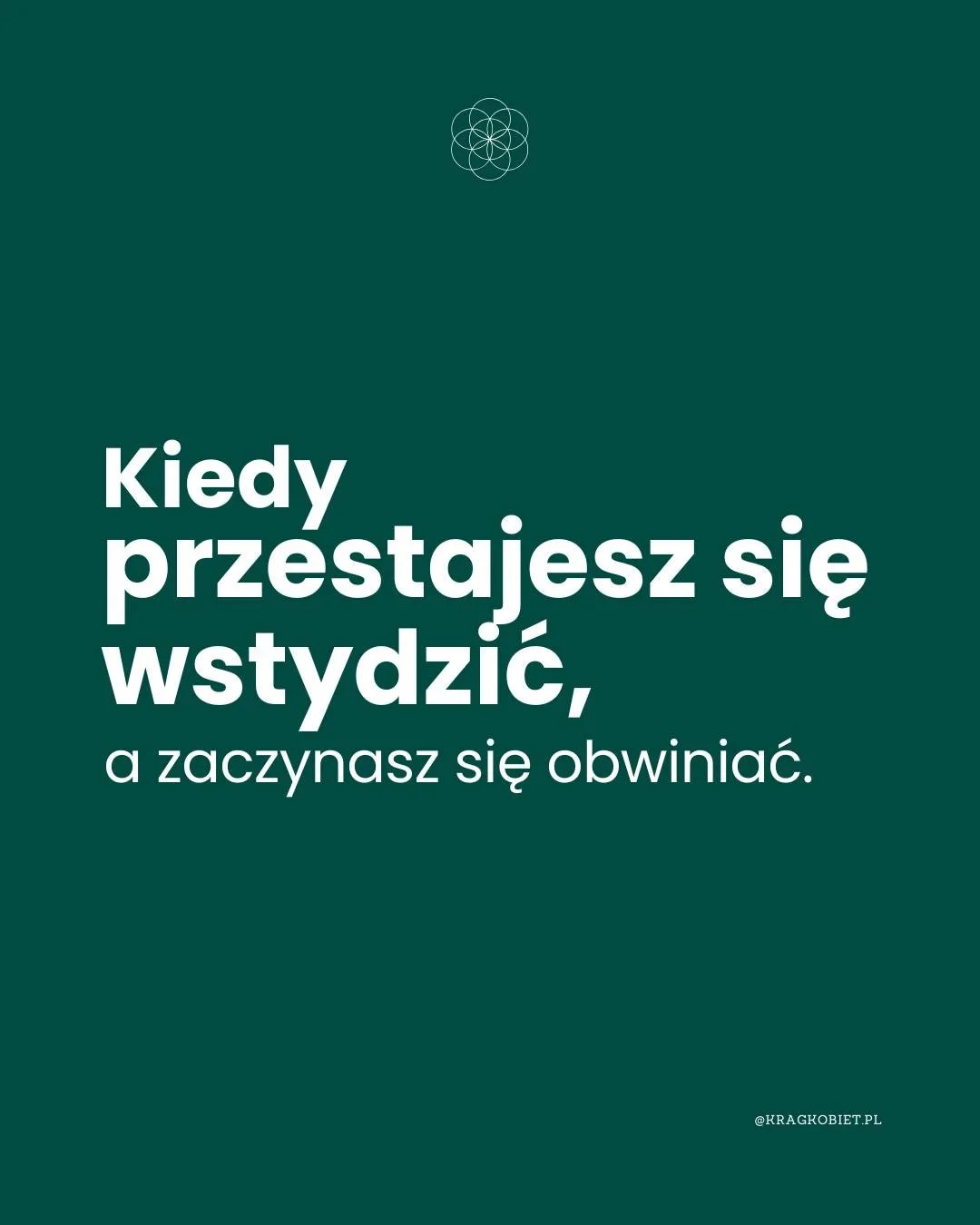 Wina to etap, kt&oacute;ry wiele kobiet zna aż za dobrze.
Już nie chowasz się jak we wstydzie,
ale nadal bierzesz na siebie za dużo.

To moment, w kt&oacute;rym uczysz się oddzielać odpowiedzialność od samokarania.
Bohaterka nie rodzi się z wolności.