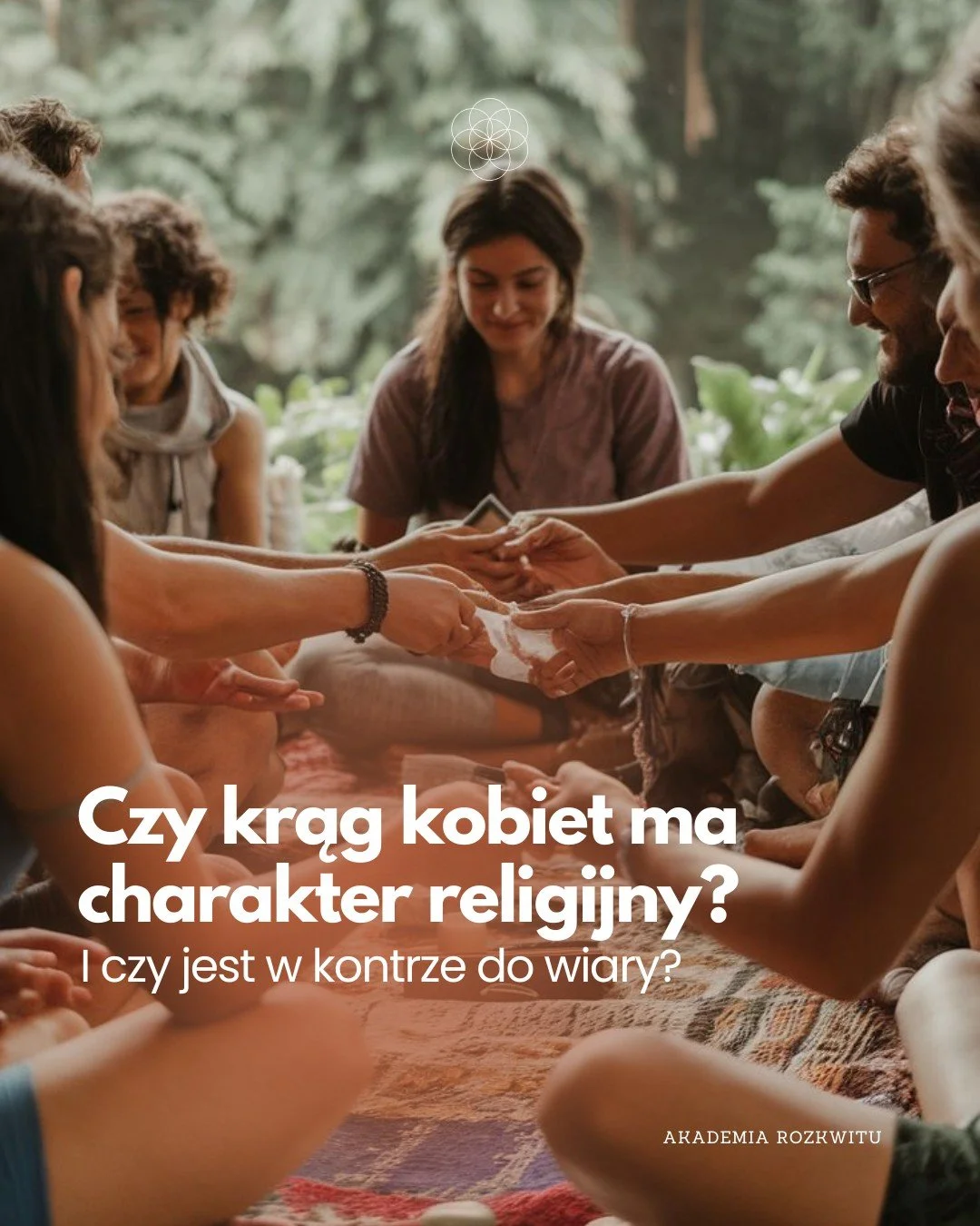 Krąg nie jest religią.
Nie jest w kontrze do Boga.

To przestrzeń rozmowy, obecności i kobiecego wsparcia.
Każda kobieta przychodzi z własną wiarą &mdash; i z nią wychodzi.

@akademiarozkwitu

Rozw&oacute;j Świadomości &bull; Kręgi Kobiet &bull; Wewn