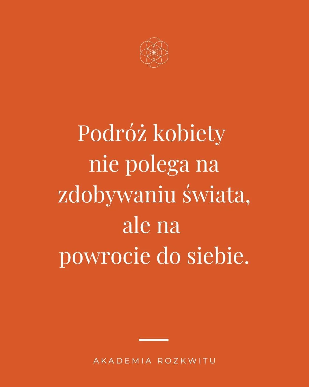 Podr&oacute;ż kobiety nie polega na zdobywaniu świata,
ale na powrocie do siebie. 
- Podr&oacute;ż Bohaterki M. Murdock 

A ty gdzie jesteś w swojej podr&oacute;ży bohaterki? 
Czy jeszcze wojujesz ze światem czy już wsp&oacute;łtworzysz ze swojej peł