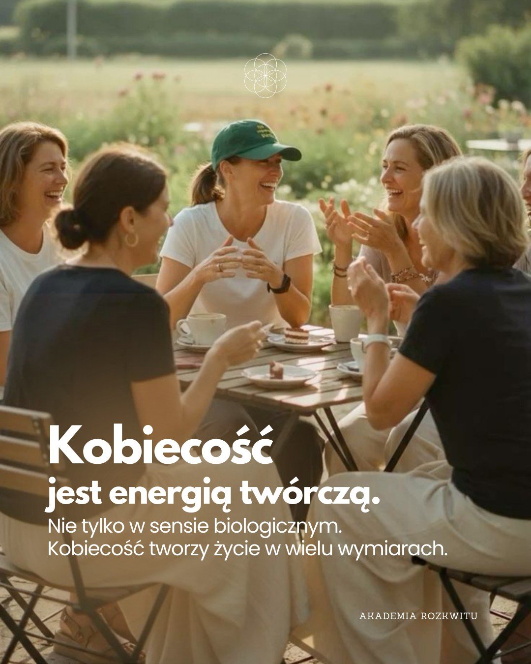 Kobiecość jest energią kreacji.
Kiedy wracasz do siebie, zaczynasz czuć impuls tworzenia
przestrzeni, relacji, projekt&oacute;w, kt&oacute;re mają znaczenie.

Czasem to właśnie w takich momentach rodzą się rzeczy, kt&oacute;re p&oacute;źniej zmieniaj