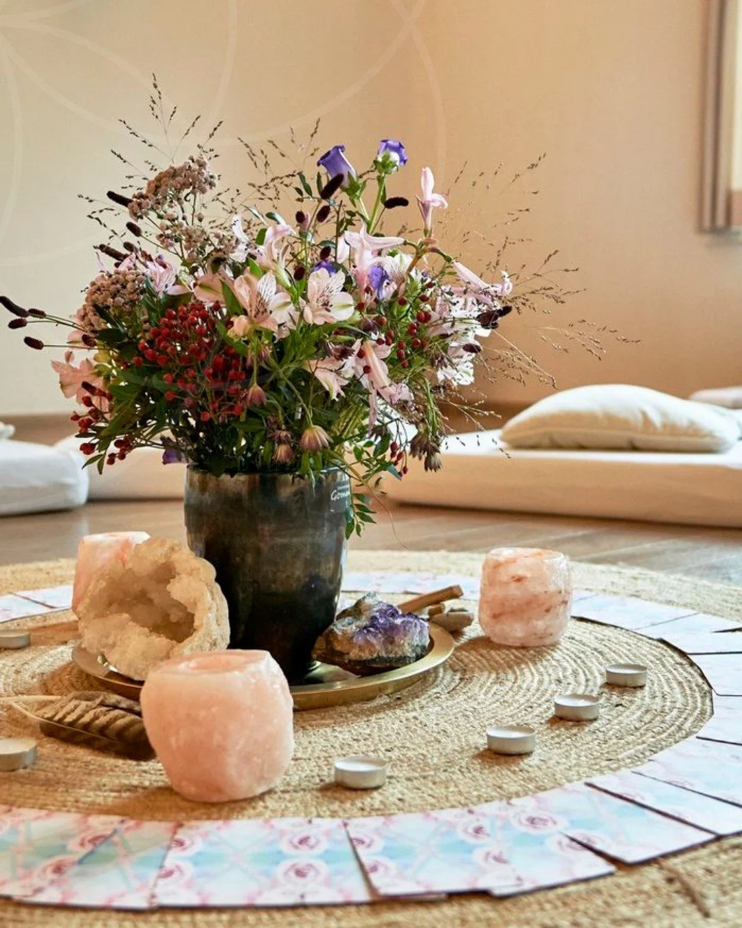 Kiedy kobiety spotykają się w prawdzie, zmienia się nie tylko ich życie
zmienia się pole, w kt&oacute;rym żyją. 
Krąg ma wpływ dalej, niż myślimy.

Jaką zmianę chcesz wnieść swoją obecnością?

@akademiarozkwitu

Rozw&oacute;j Świadomości &bull; Kręgi