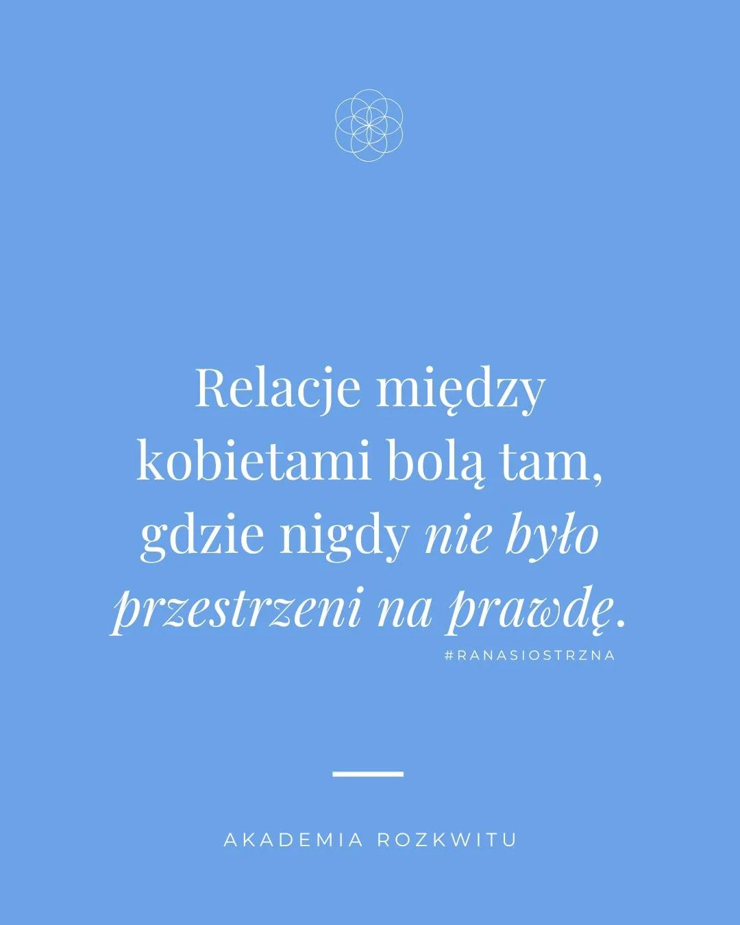Jeśli nie ma miejsca na emocje, granice i r&oacute;żnice 
to napięcie się kumuluje. A potem&hellip; wychodzi bokiem.

Jeśli czujesz, że ten temat Cię dotyka 
nie musisz zostawać z tym sama.

W bio znajdziesz:
🌸 bezpłatny workbook do pracy z Raną Sio
