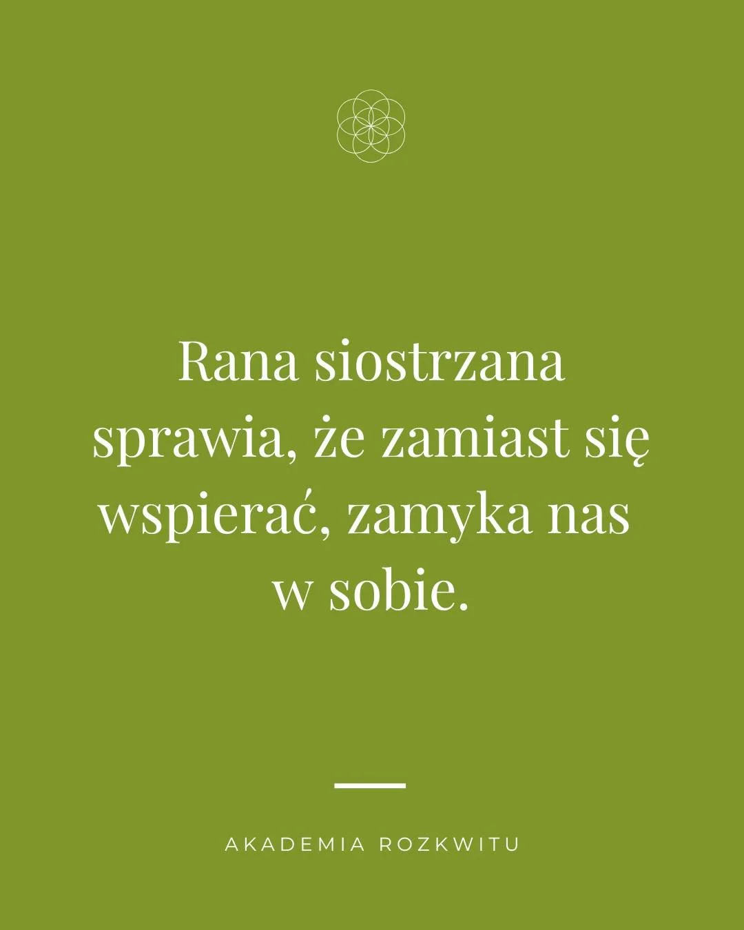 I wtedy każda pr&oacute;buje radzić sobie sama.
A przecież nie po to jesteśmy stworzone.

Jeśli czujesz, że ten temat Cię dotyka nie musisz zostawać z tym sama.

W bio znajdziesz:
🌸 bezpłatny workbook do pracy z Raną Siostrzaną
🌸 oraz prowadzony pr