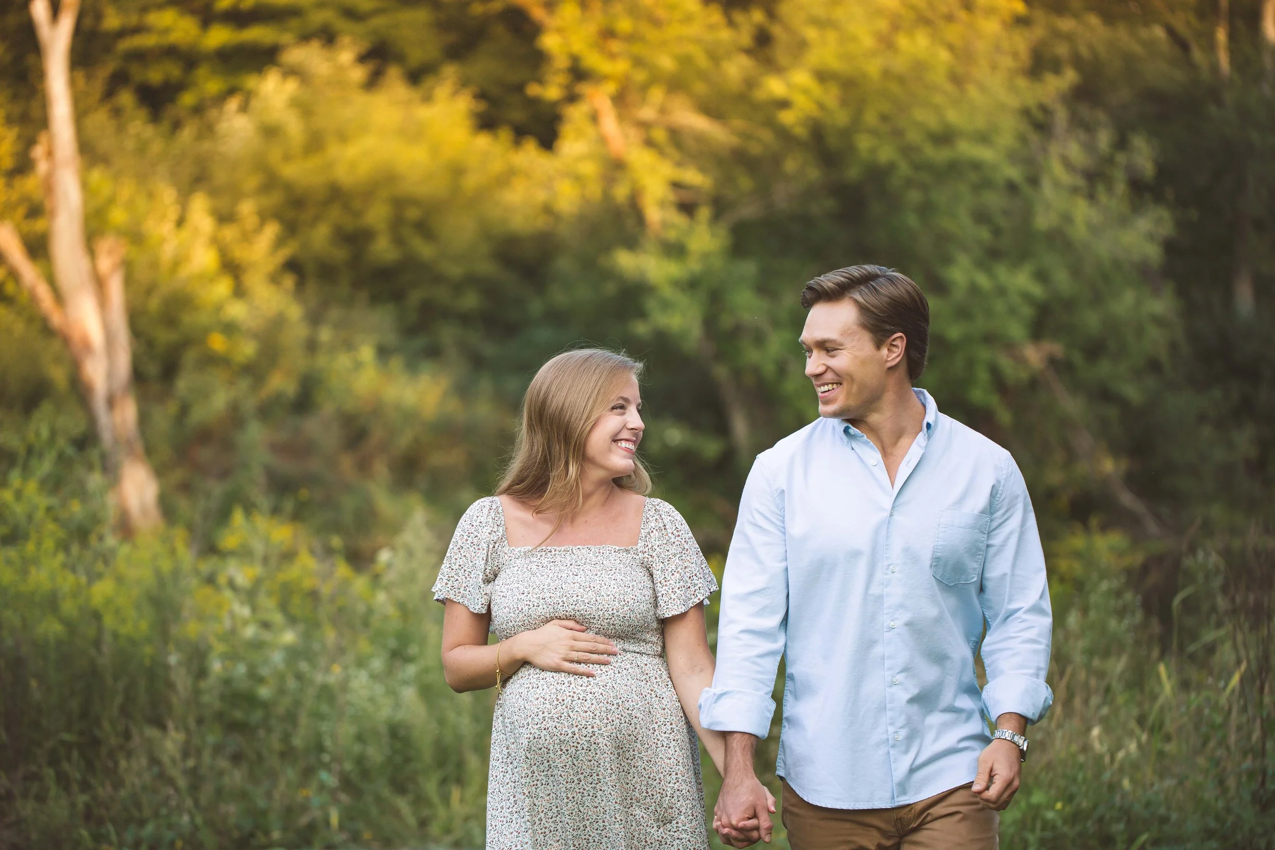 Photo of pregnant mom at a maternity photo shoot with Heidi Aubin, maternity photographer in Glen Ellyn, IL.