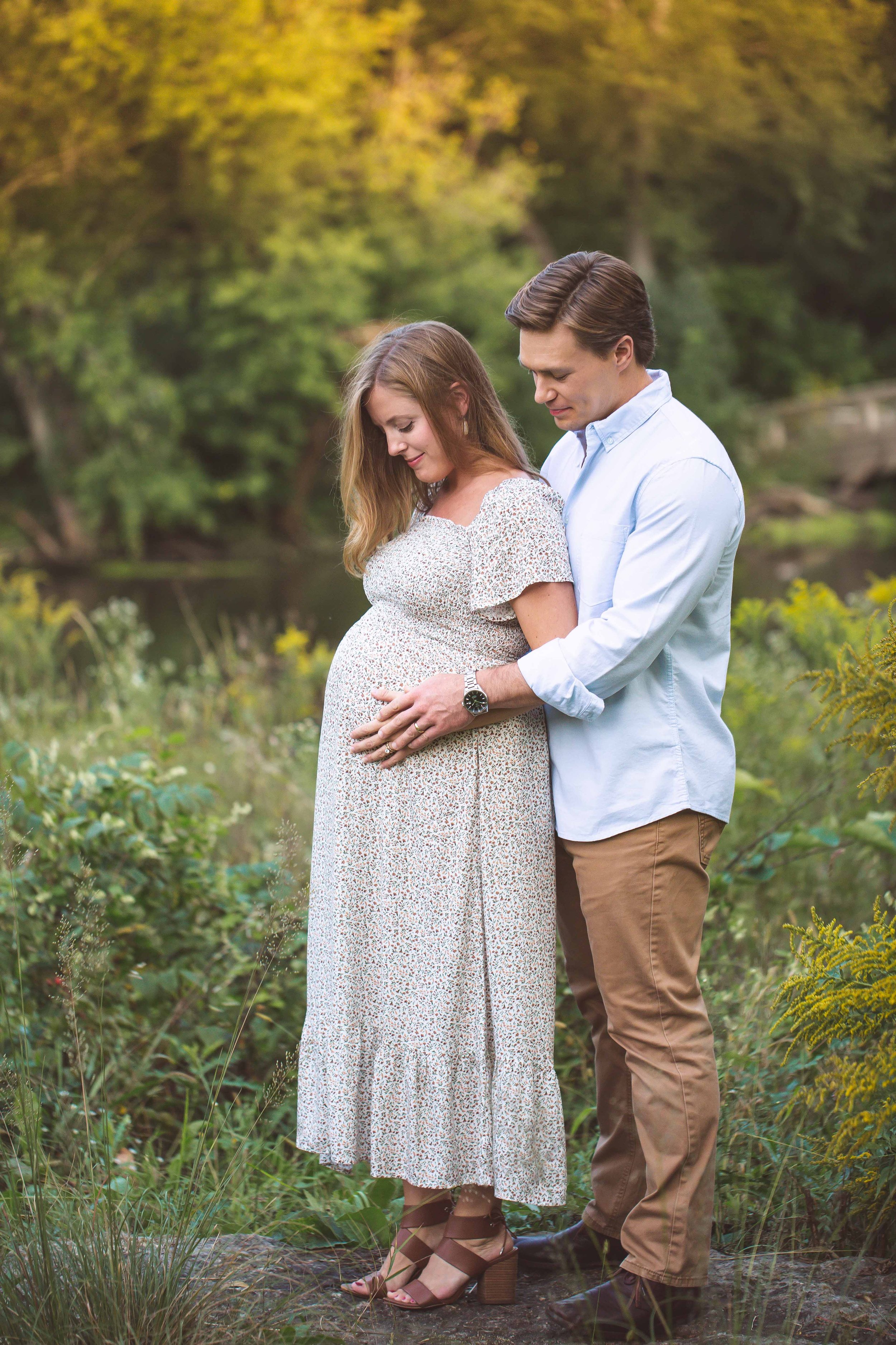 Maternity photography by Heidi Aubin in Wheaton, IL.