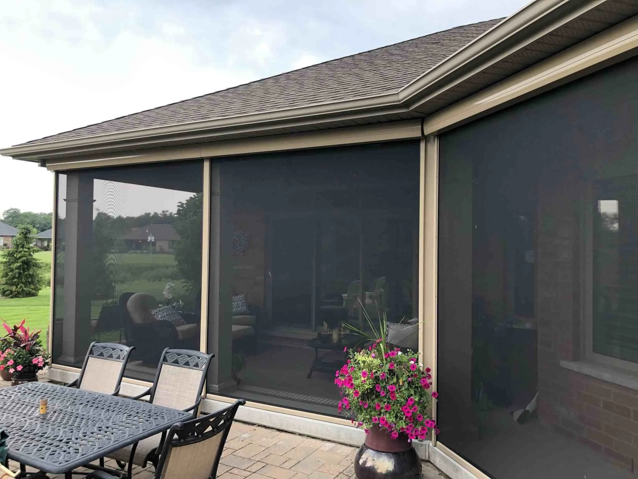 5 Reasons London, Ontario Homeowners Are Adding Retractable Screens to Their Outdoor Spaces