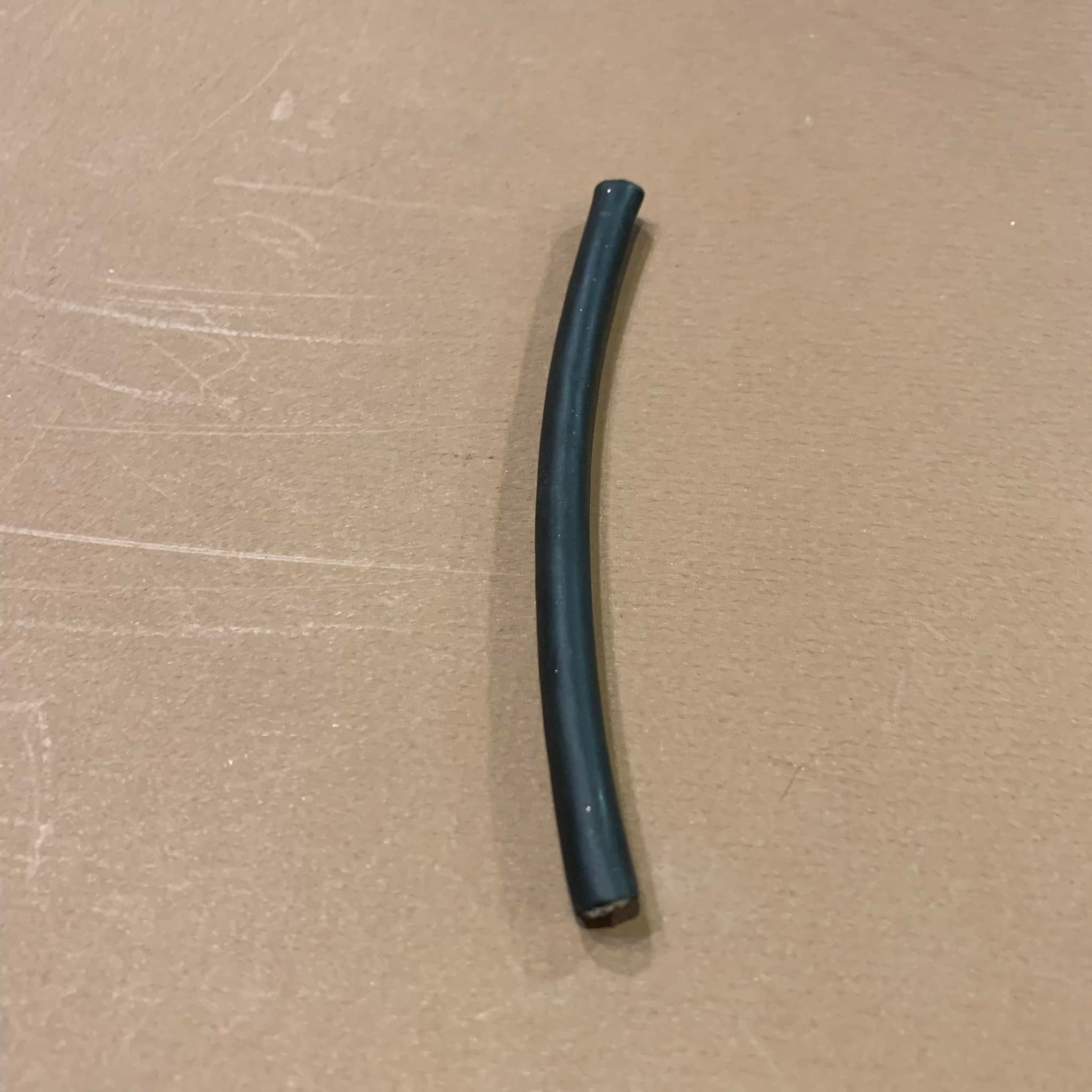 Noir caoutchouc / Black rubber