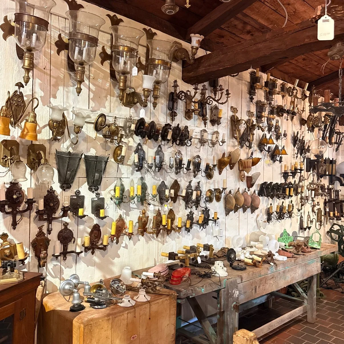 09-sconce-wall.jpg