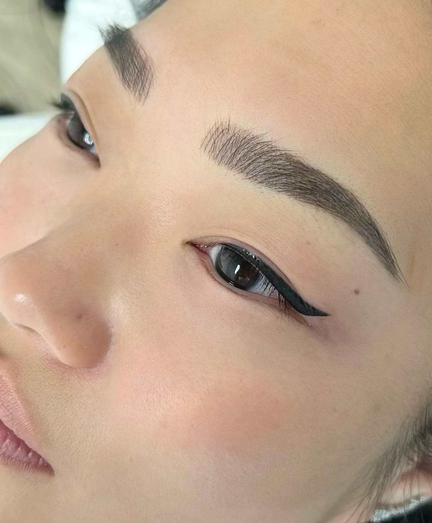 Most of our clients start with permanent makeup eyebrows, then they come back for eyeliner&hellip; and then eventually lips. 🤪

This beauty got her eyebrows softly color boosted and new winged, crispy liner to top her off. Soon we&rsquo;ll have her 