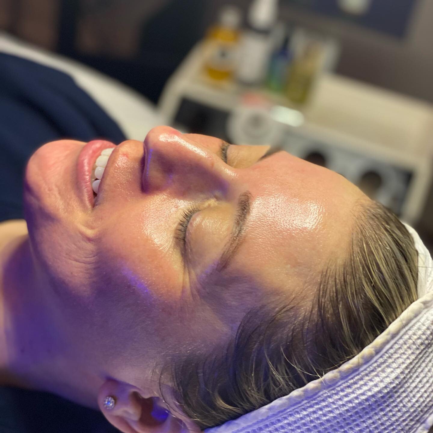 ✨All the smiles after GLoW Up! Beautiful healthy skin!✨DM me with any questions or inquiries! All scheduling is done online at www.soffittaskincare.com - NEW days &amp; times available!✨ @soffittaskincare @jessica.mayo #soffitta #soffittaskincare #so