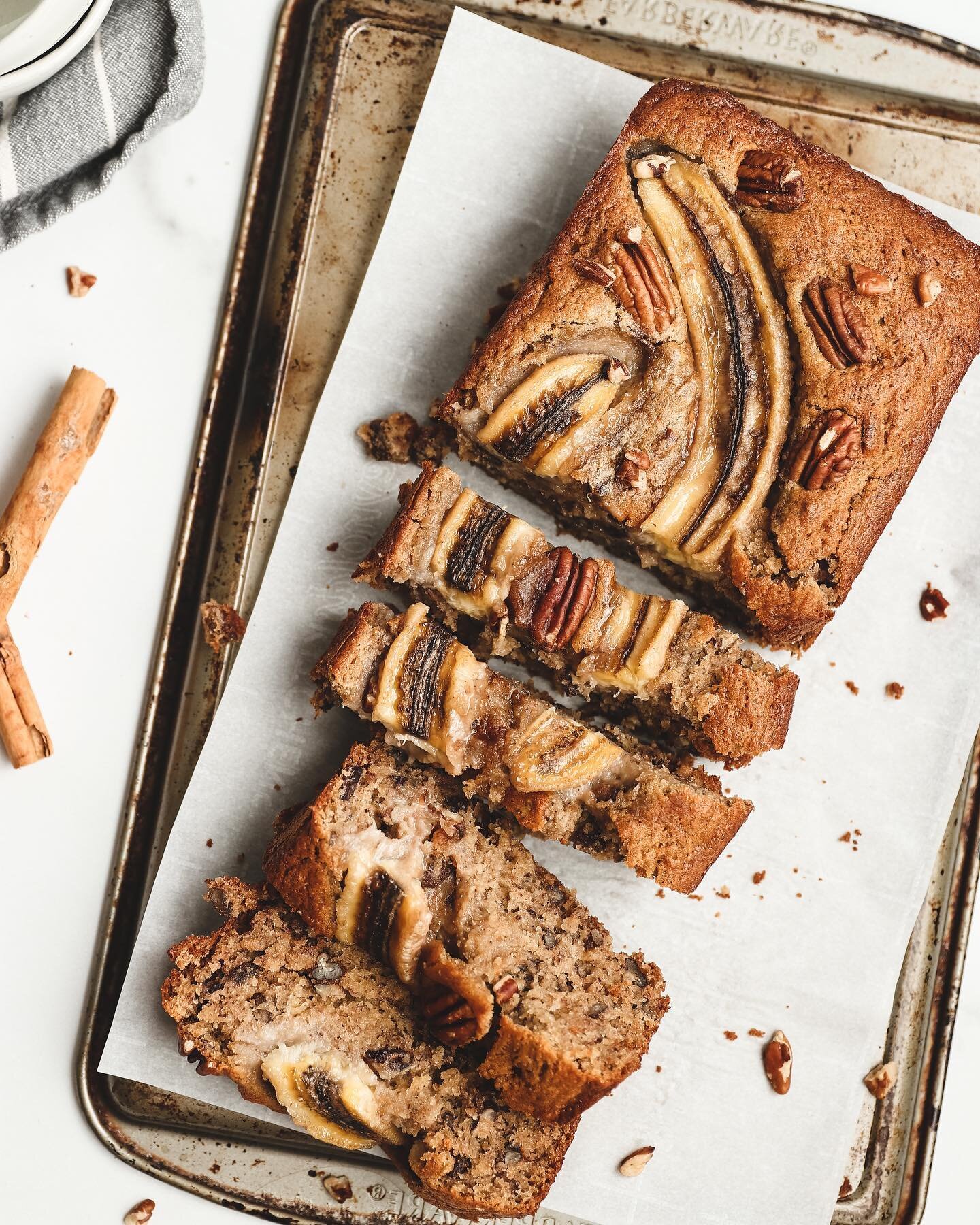 Alright you guys! Here&rsquo;s my fave banana hack in action 🍌🍌🍌

✨Added Sugar-Free &amp; Whole Grain Banana Cake✨

Now there&rsquo;s nothing wrong with some regular banana cake, but sometimes you just want a little healthier option... to devour o