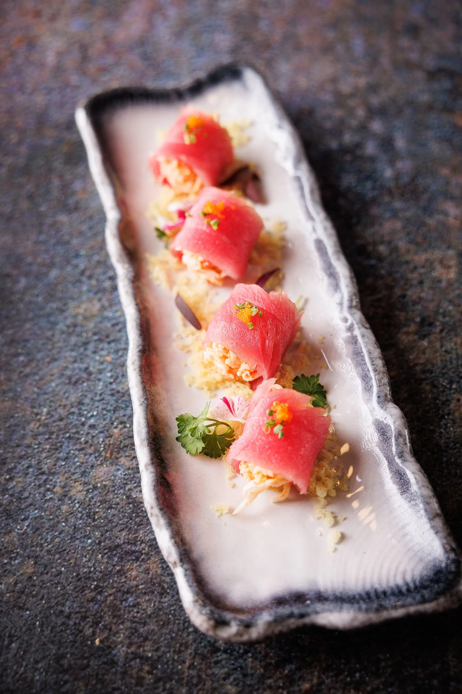 TUNA TAMA Tuna, Spicy i.crab, Chives Tobiko
