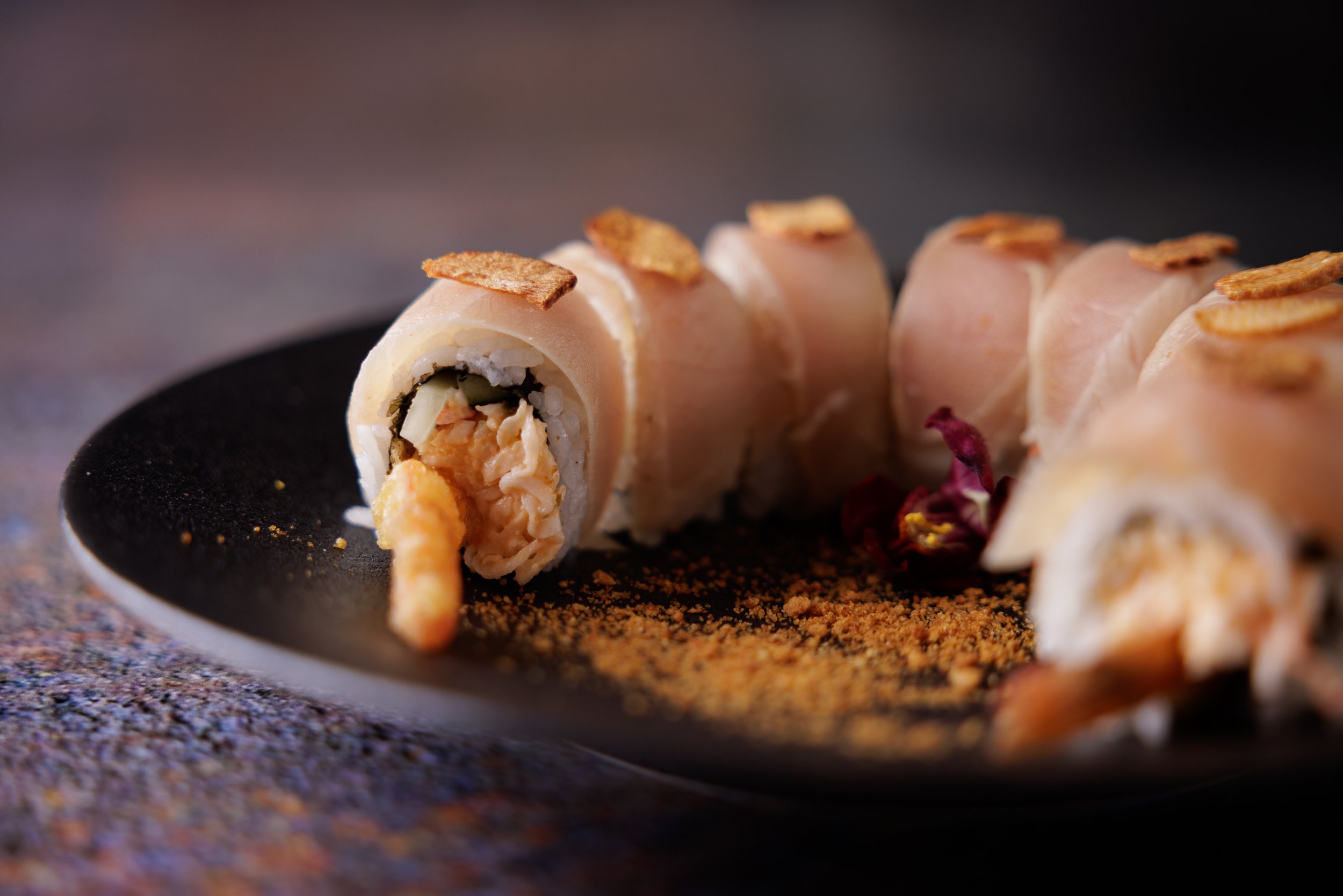 YEAGAR ROLL
Albacore, Shrimp Tempura, Spicy i.Crab, Cucumber, Avocado, Garlic Chips