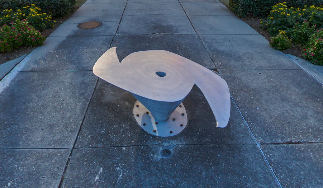 The Loyola University New Orleans Class of 2009 dedicated a sculptural bench to the university to pay tribute to 637 colleges that took in displaced Loyola students in the semester following Hurricane Katrina.