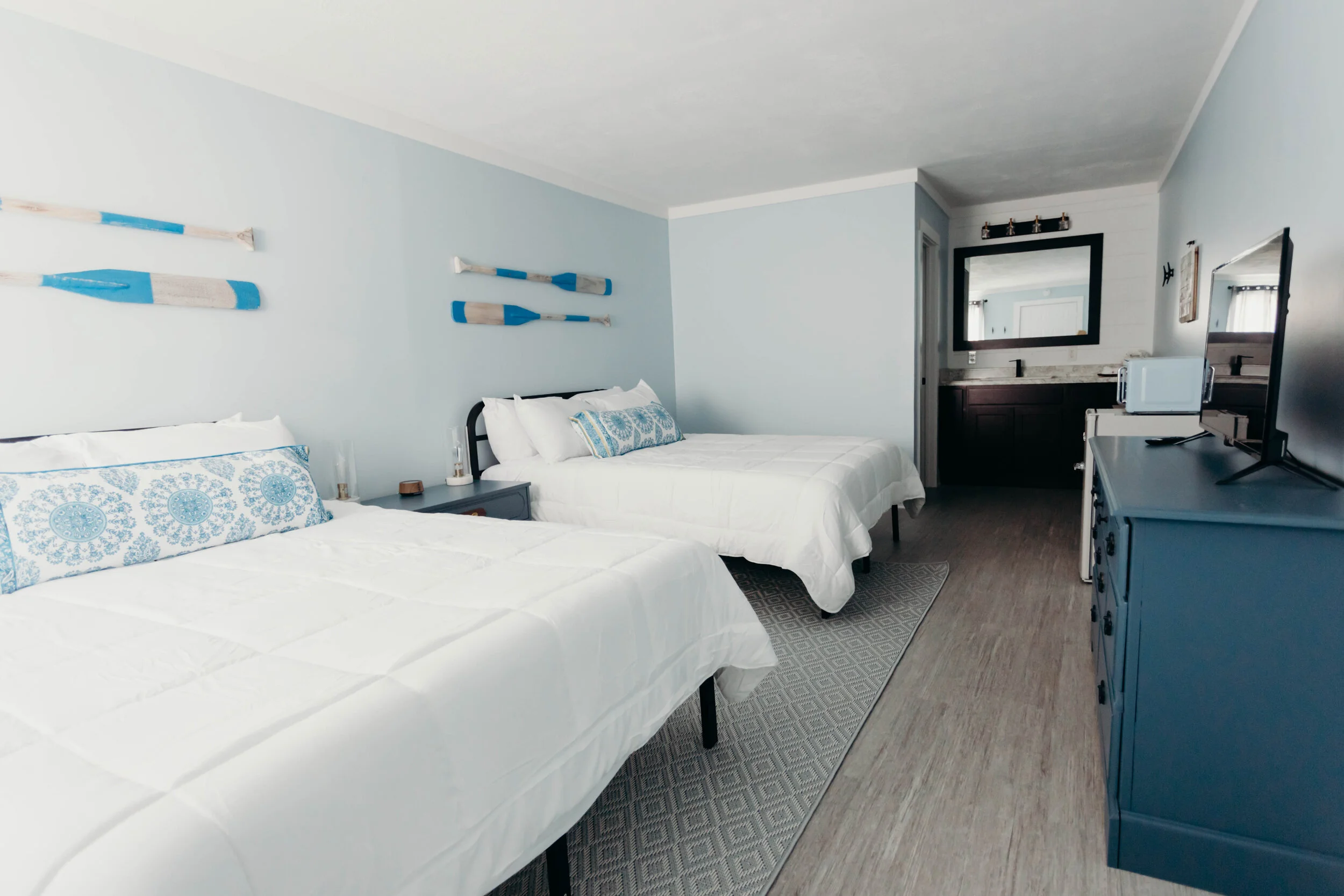 bright-modern-lodging-near-sunset-marina-resort.jpg.jpg