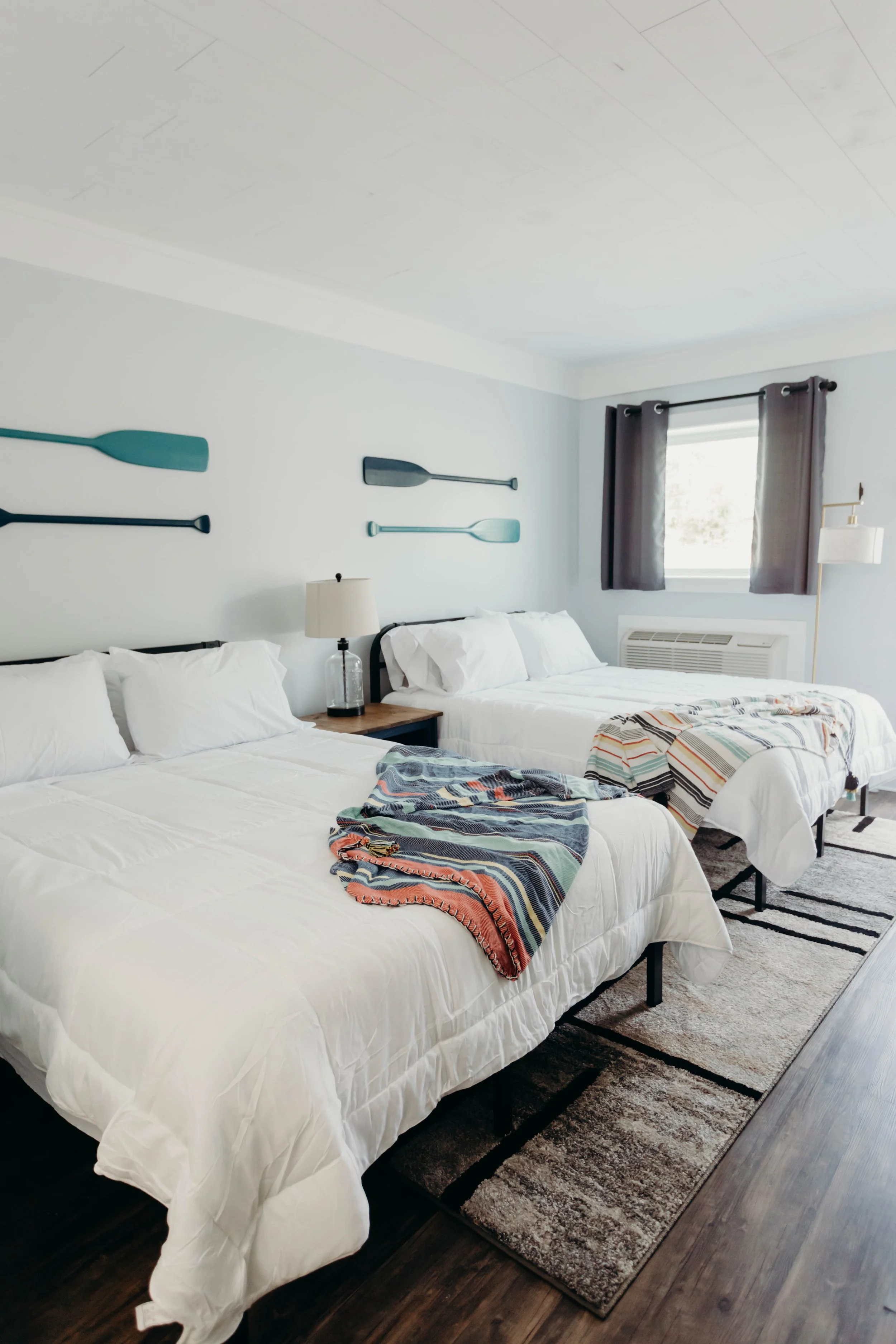 modern-contemporary-double-bed-room-lakeside-inn.jpg.jpg