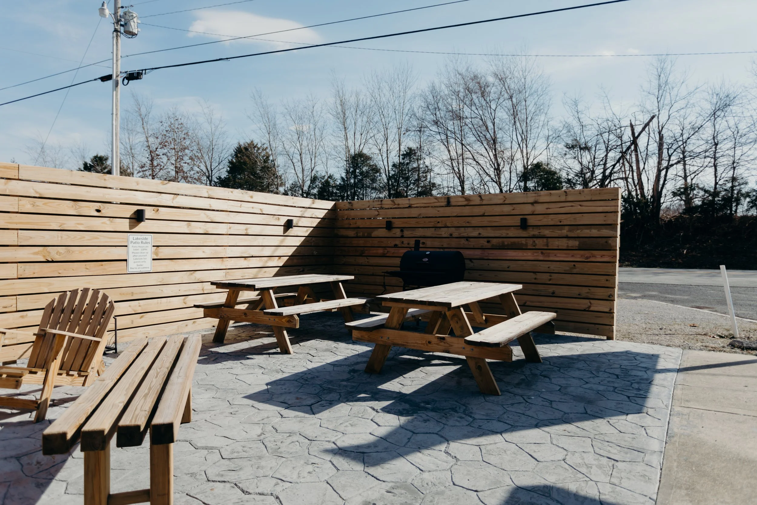 lakeside-inn-outdoor-back-patio-picnic-tables.jpg.jpg