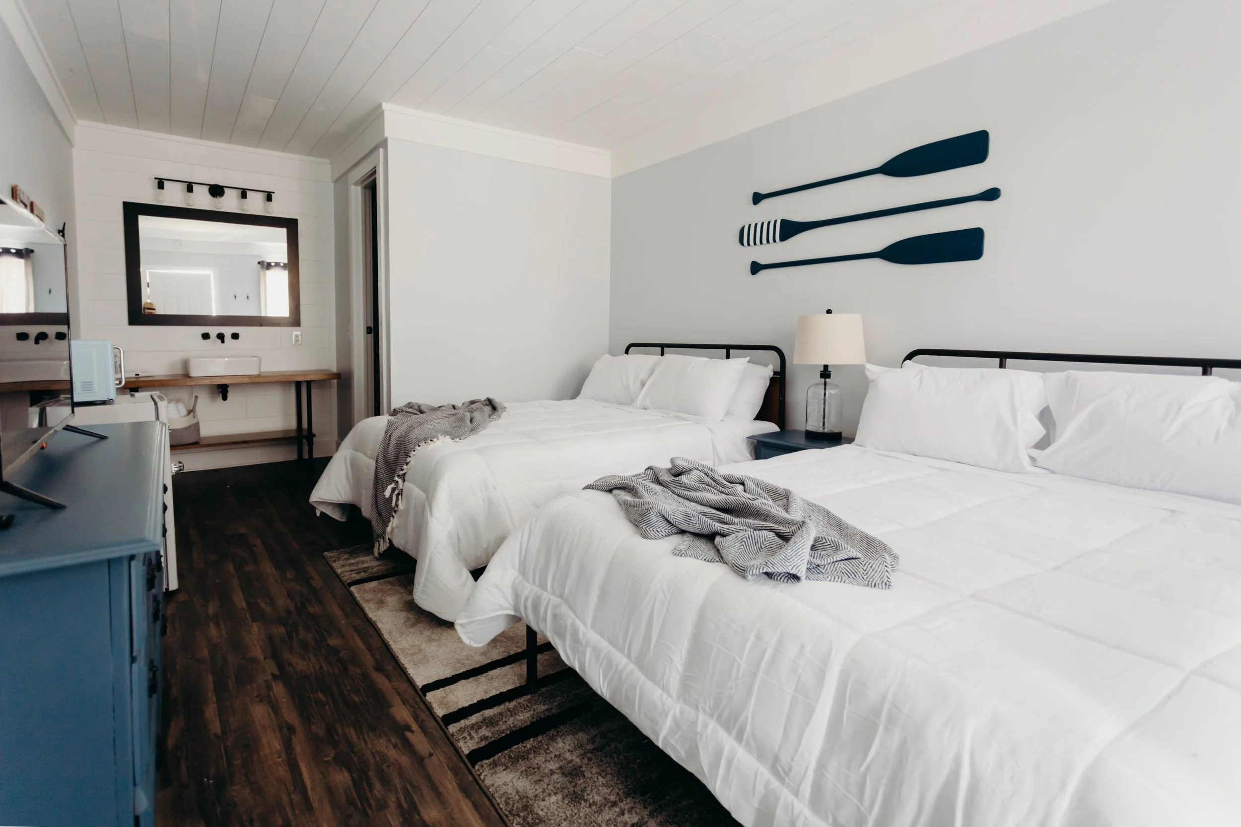 bright-minimalist-scandinavian-lodging-dale-hollow.jpg.jpg