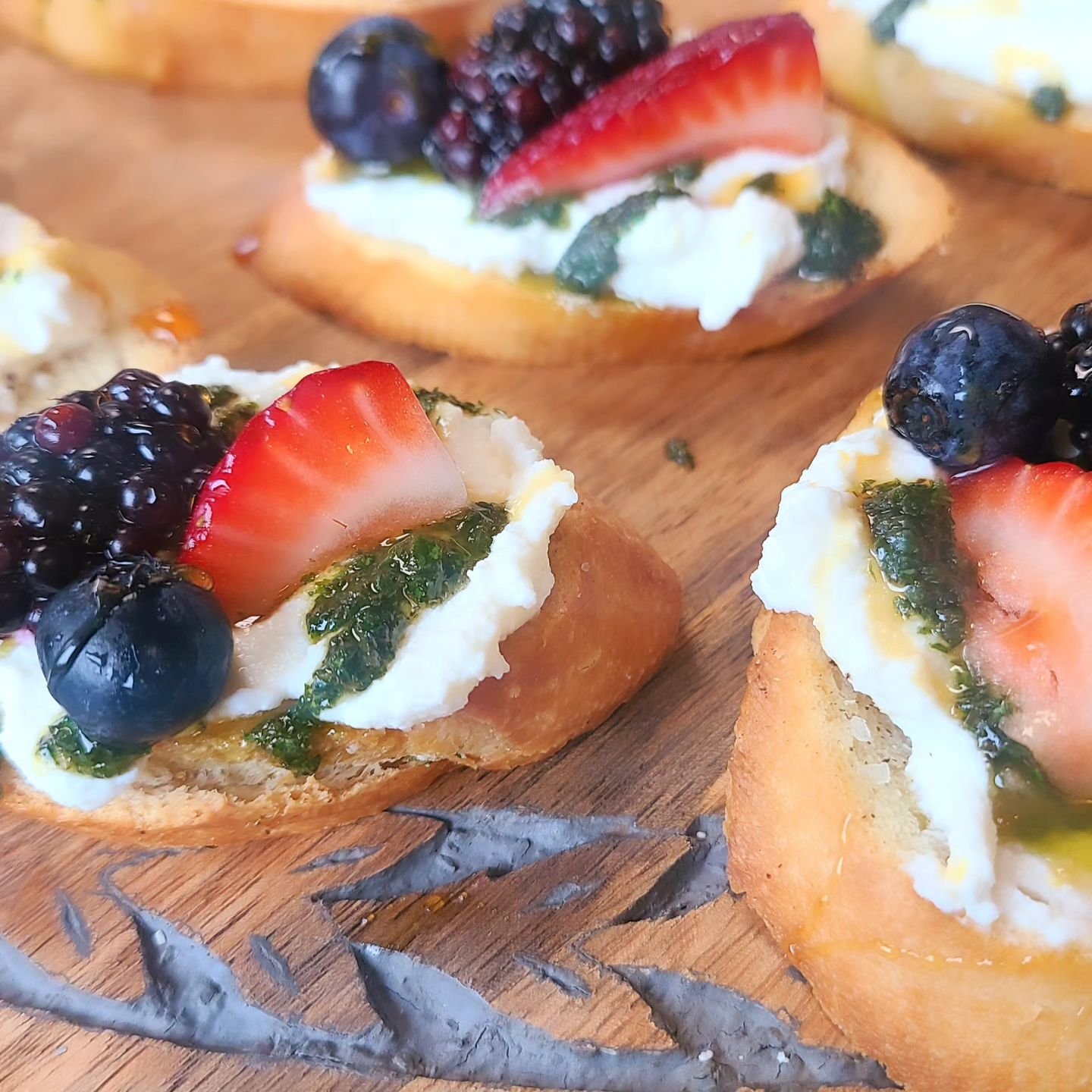 I've been called Queen of Crostini, and I'm okay with that 😅. It's one of my favorite appetizers to make because they're a blank canvas for creativity.  This one, with whipped ricotta, herb-infused olive oil, fresh berries, and local honey,  is SO G
