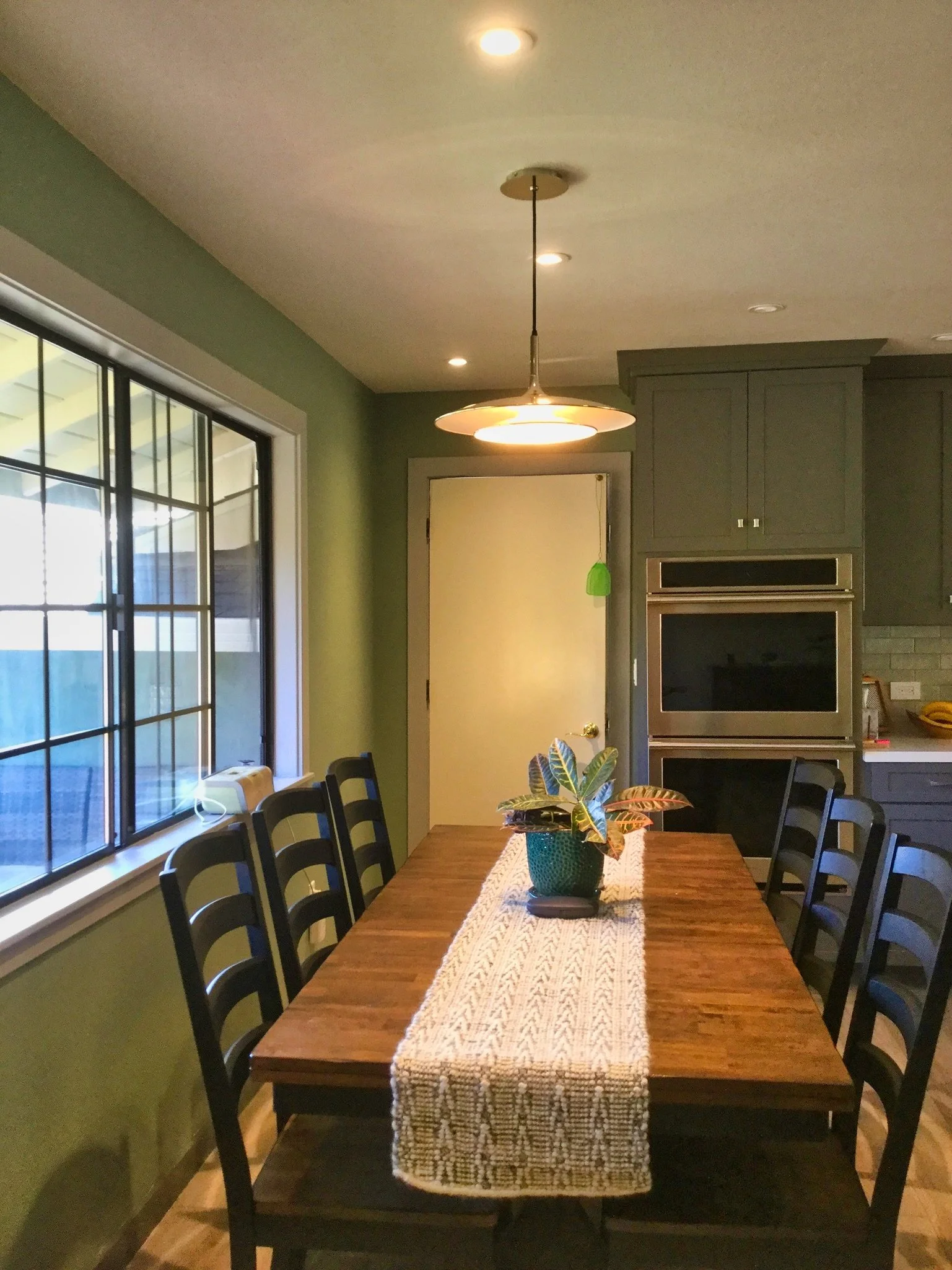 dark kitchen-05 1.jpeg