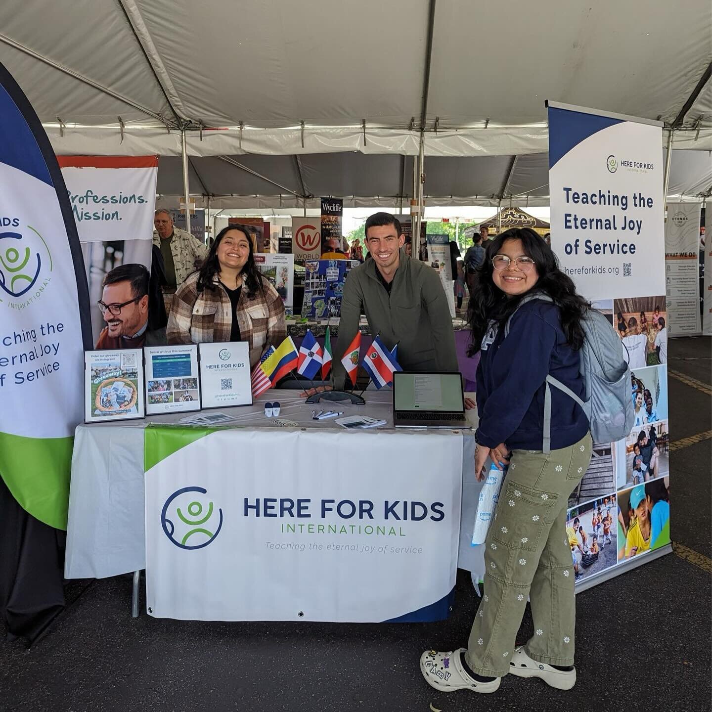 We loved meeting Biola! ❤️🤍
Thank you @smu_biola for the wonderful Missions Fair, we felt the abundant unhindered love from everyone!

We hope you can join us on our upcoming international service trips!

#Unhindered2024
#HereForKidsIntl