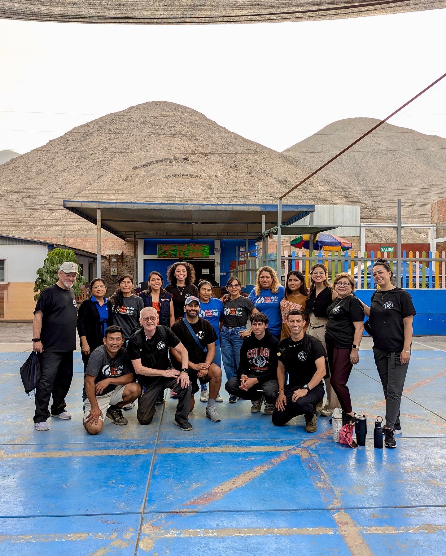 Peru Day 5: The team had the honor of being the first ever to serve at a school of 400+ students, from 3rd grade to high school. They were welcomed with an incredible talent show—music, speeches, even a Rubik’s cube contest! πΆπ«
They pl