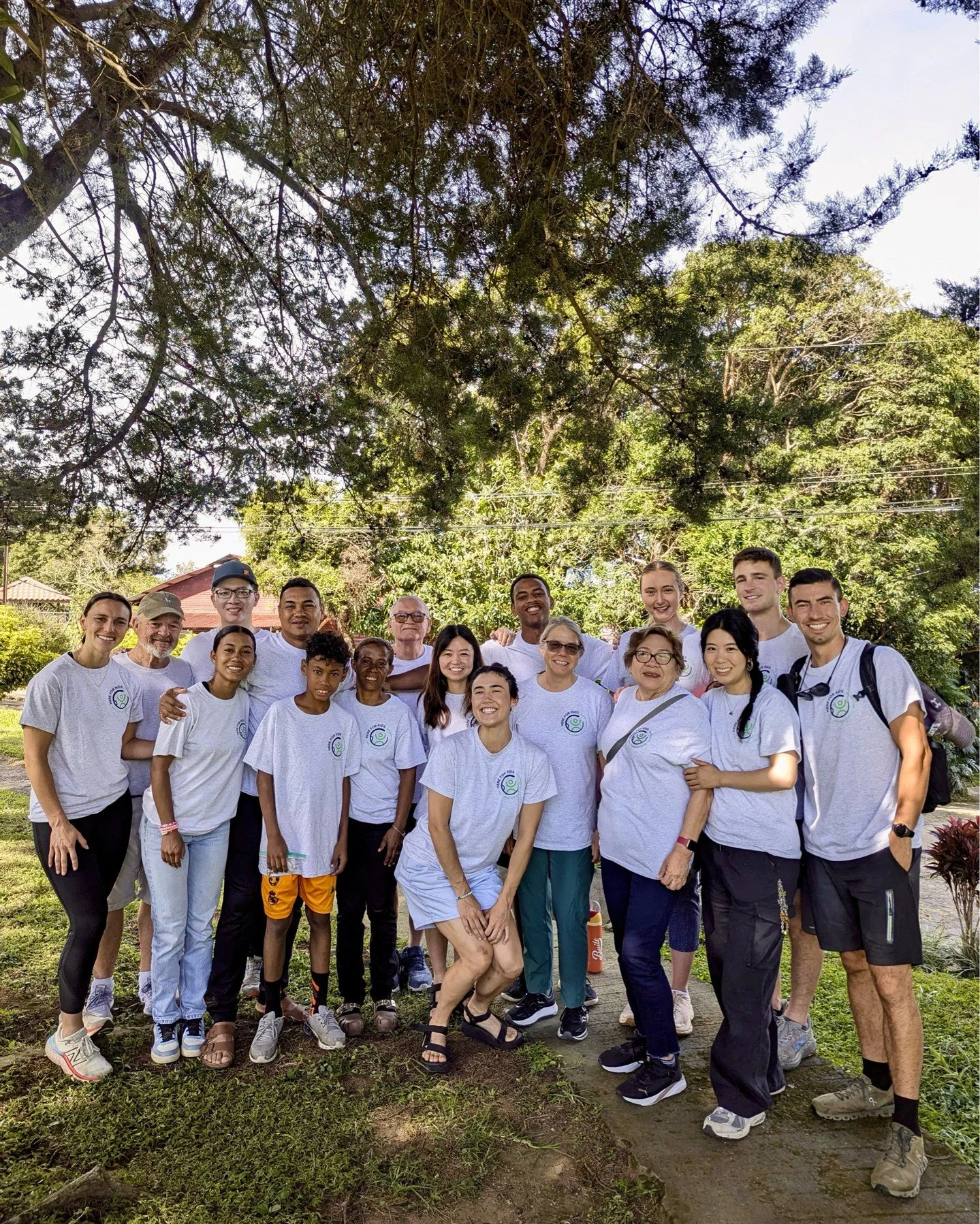 Costa Rica Day 8: The last day was such an amazing day! π¨π·
The team started the day with two hours of playtime with the kids. They had them rotate through HFK-run stations featuring capture the flag, soccer, dance, hockey, baseball, and water ball