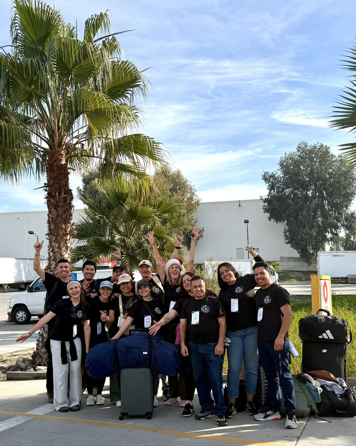 Mexico Day 1: We crossed the border safely and without any disruption and immediately got to work building a roof. Despite the heat and long travel, everyone jumped in with great energy. Later, we attended Mass and joined the local community in celeb