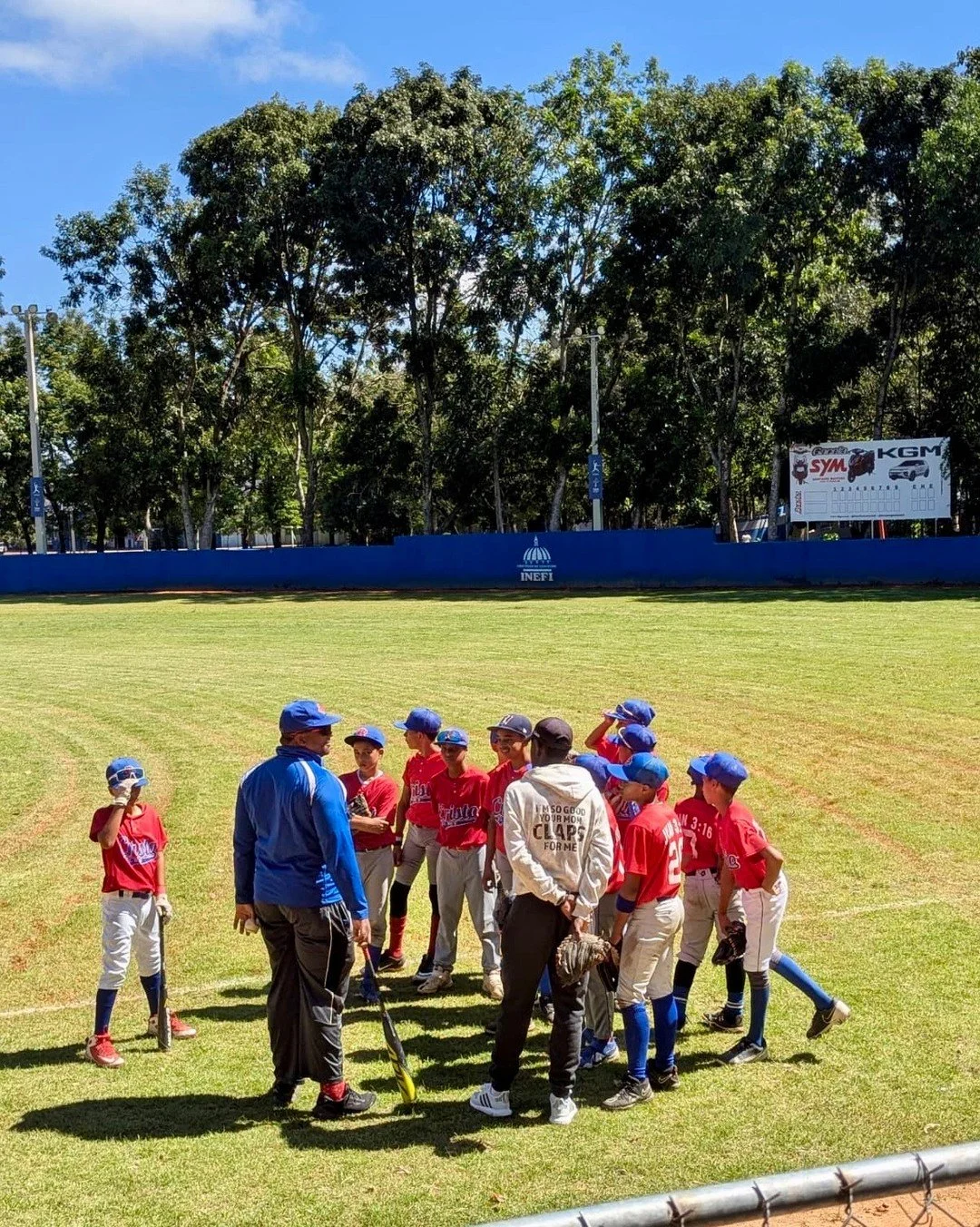 Constanza Day 7: We got up early and piled into a big bus and a van with the parents and the baseball ministry little league baseball team of Constanza! 🚌

We made the 2 hour drive to La Vega near Santiago, where we attended a little league game and