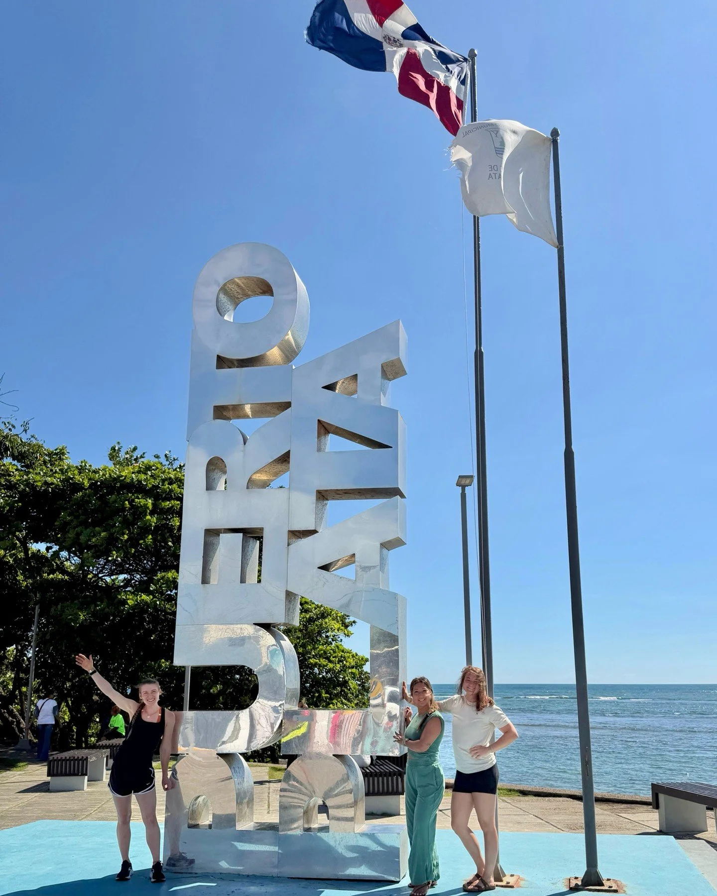 Constanza Day 8: This morning, we woke up bright and early for a pickup to take us to Santiago to drop off some of the team members at the airport. We did our post-trip reflections on the drive and puzzled over a few last riddles. 🚌✈️

After saying 