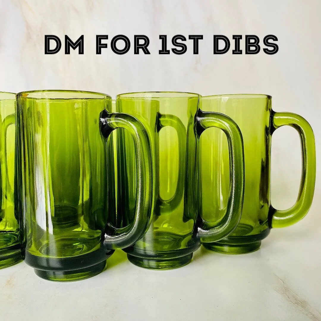 Vintage avocado green drink ware with handle. Perfect for use as a mug or for Ice Tea/Beer. 12oz glass. 1 Set of 6 available!

DM for 1st dibs. 
No chips or cracks, may have slight glass imperfections from vintage manufacturing.

#vintage #vintagesty