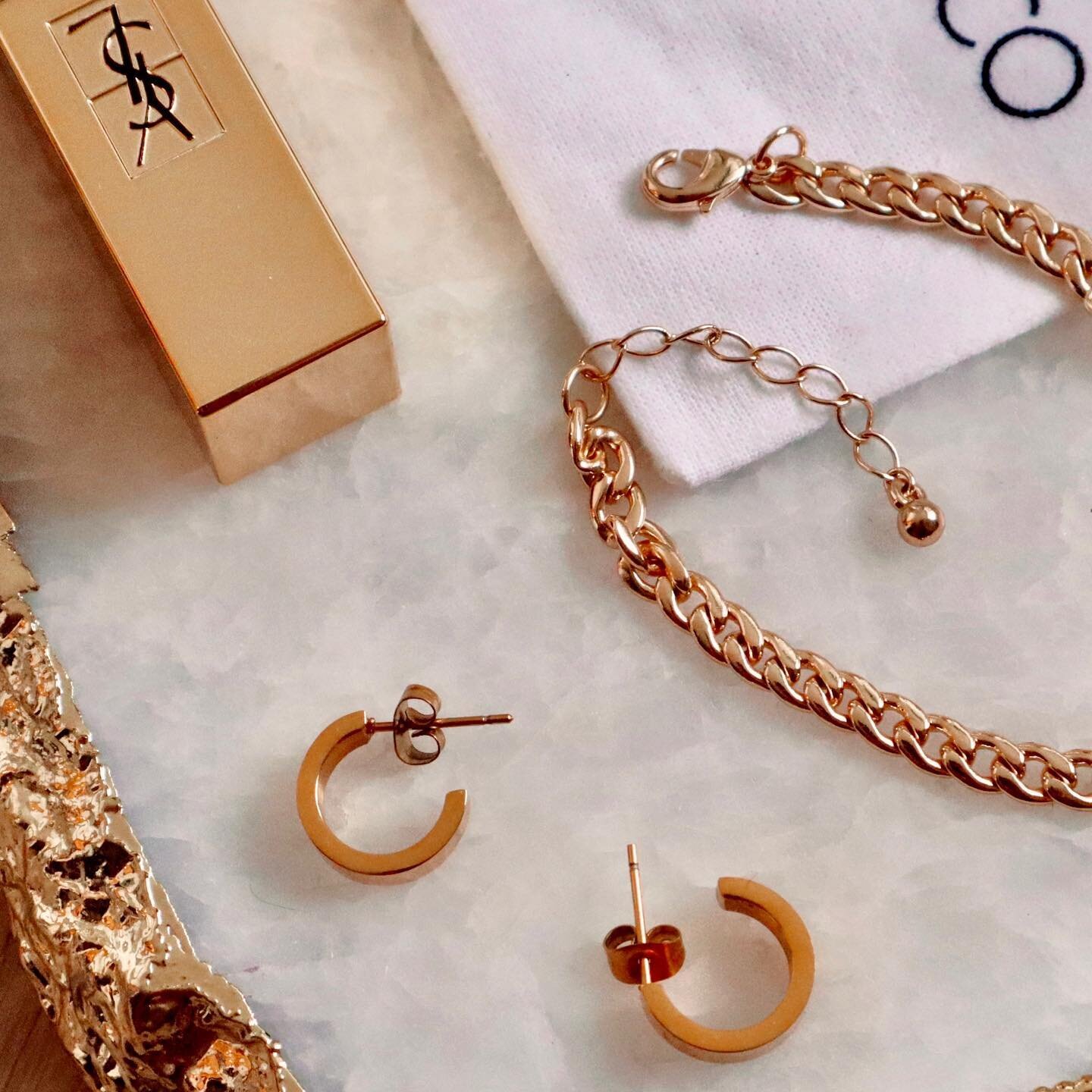 ❌❌❌❌ CLOSED ❌❌❌❌❌

✨GLAM GIVEAWAY ALERT✨

💫The winner can choose any two pieces from the entire @lolalovescocoofficial Jewlrey Collection!!

💫@lolalovescocoofficial is a local Toronto based, family-run business lead by two lovely sisters! They offe