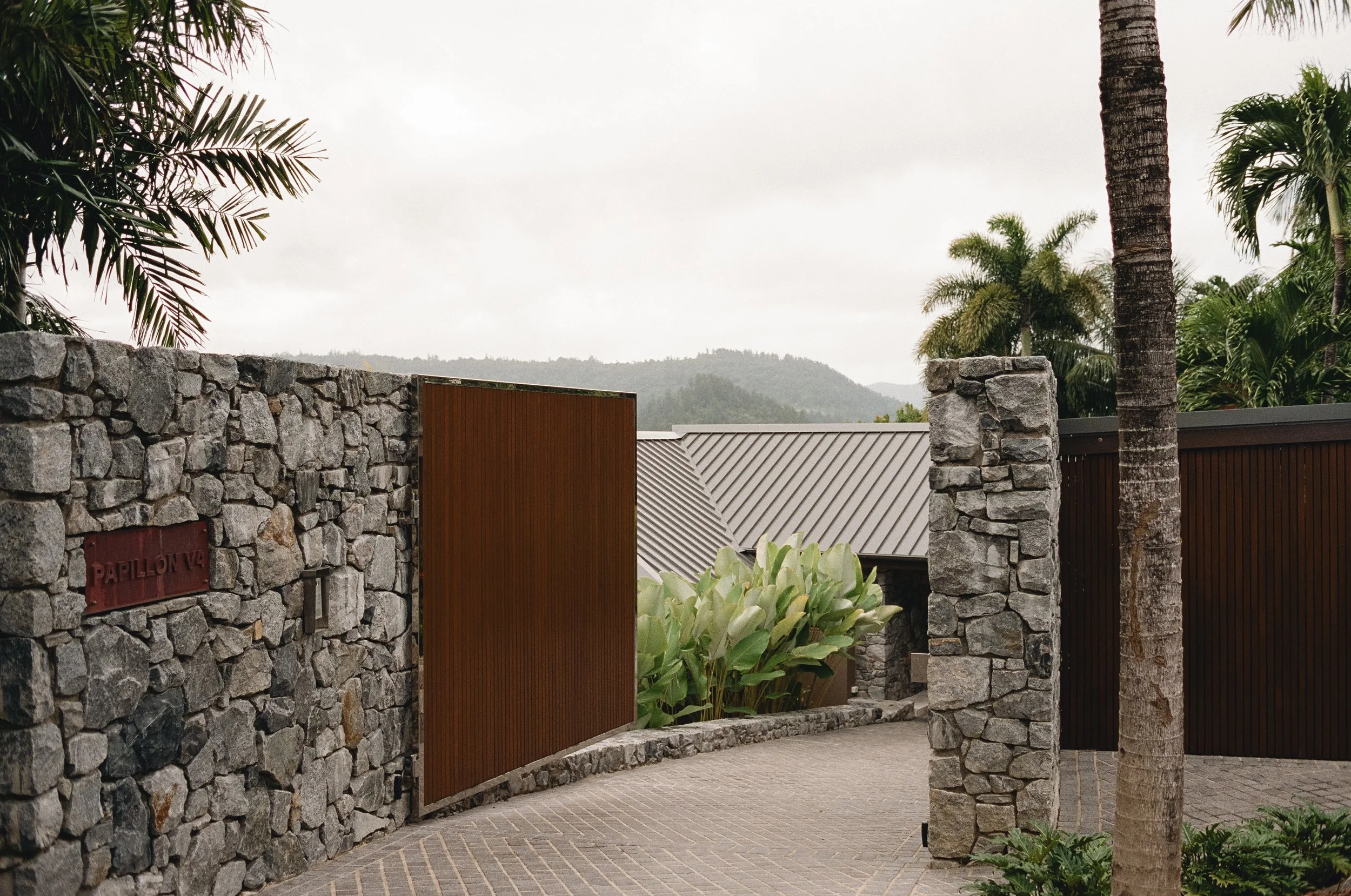 160526-film-Meg-Jack-Hamilton-Island-wedding-photographer-oliver-hartley-5.jpg