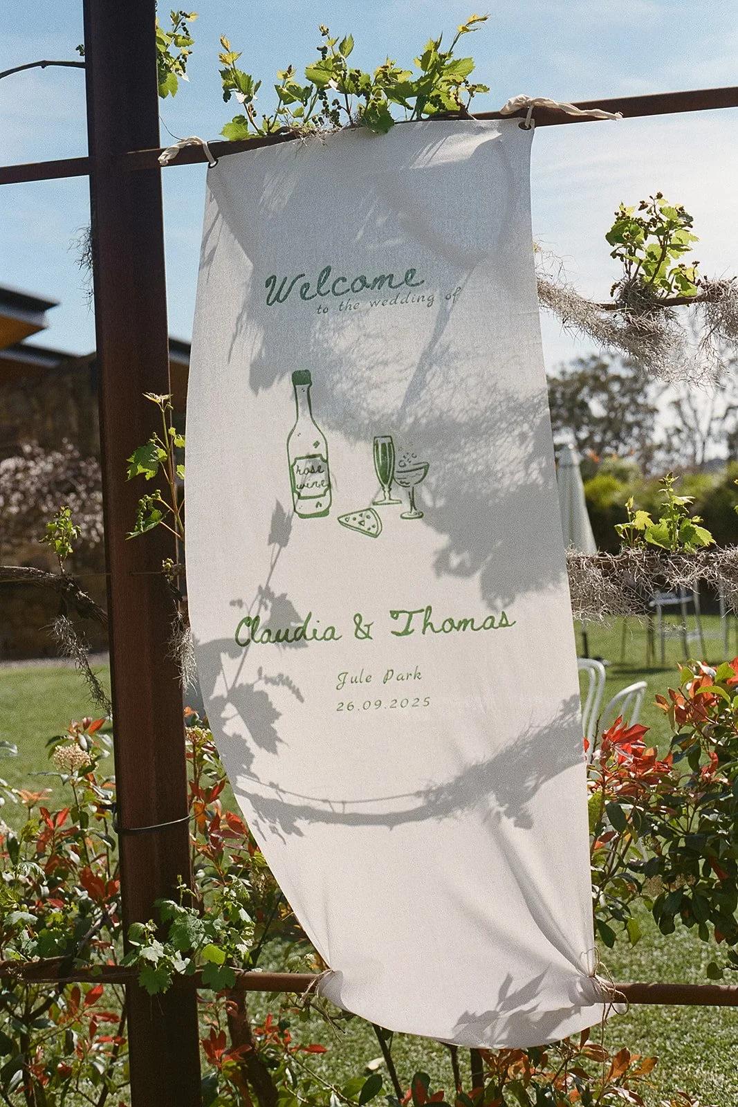 260925-film-Claudia-Tom-budgong-kangaroo-valley-wedding-photographer-oliver-hartley-40.jpg