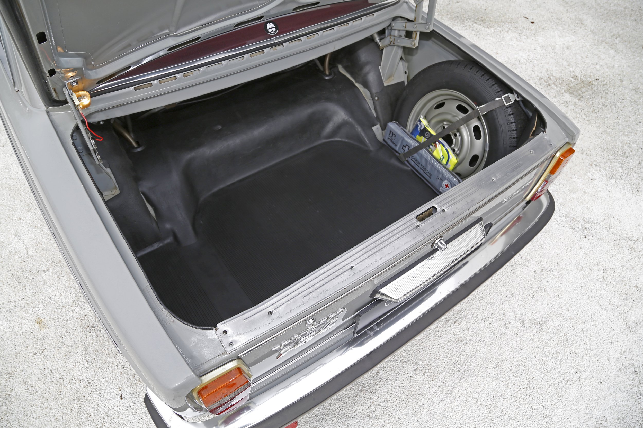 Volvo 164 (41).JPG