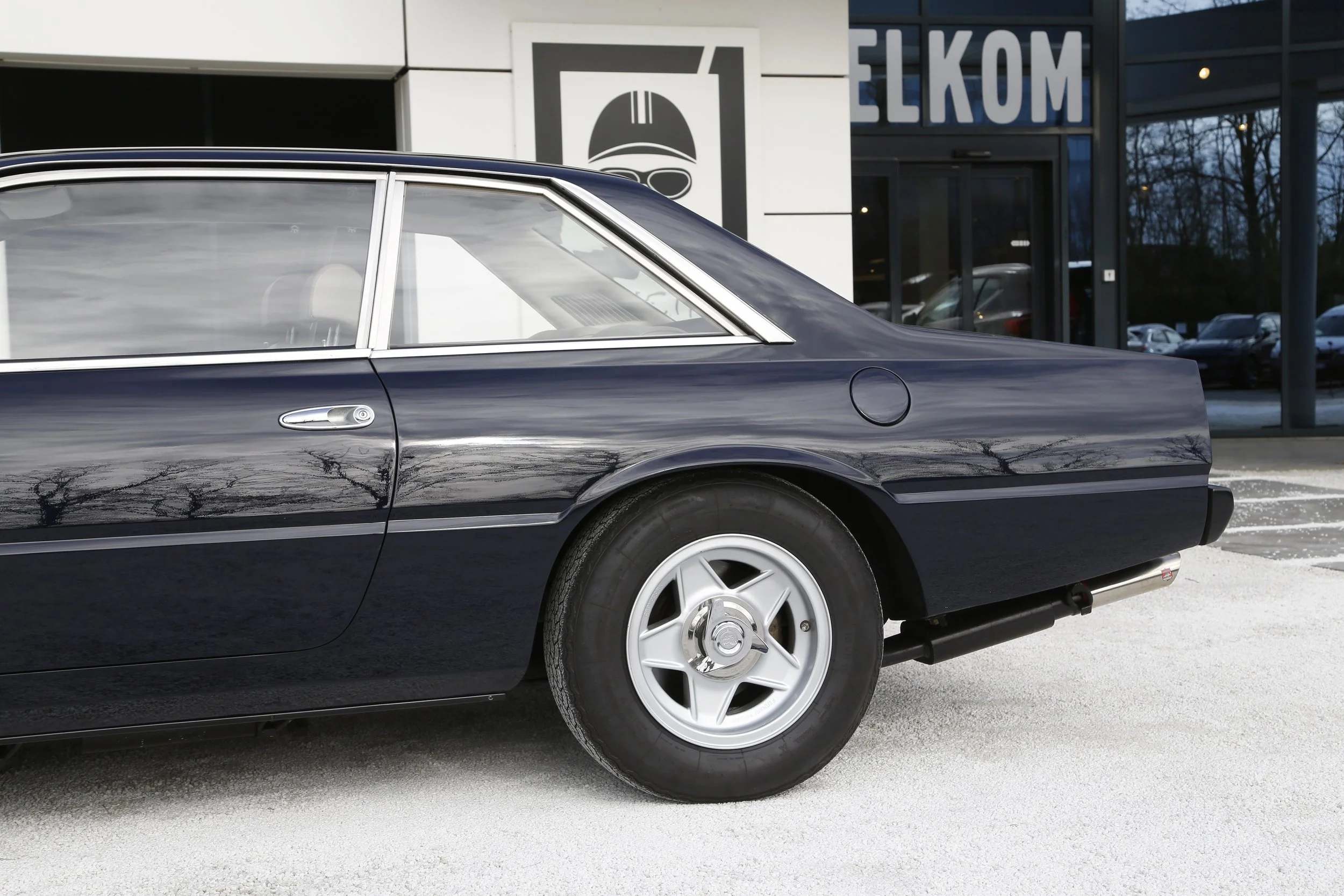Ferrari 365 GT4 2+2 (7).JPG