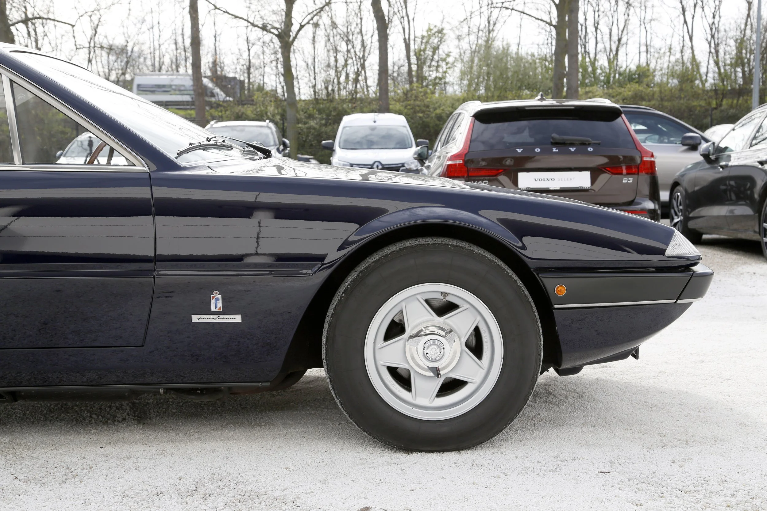 Ferrari 365 GT4 2+2 (11).JPG