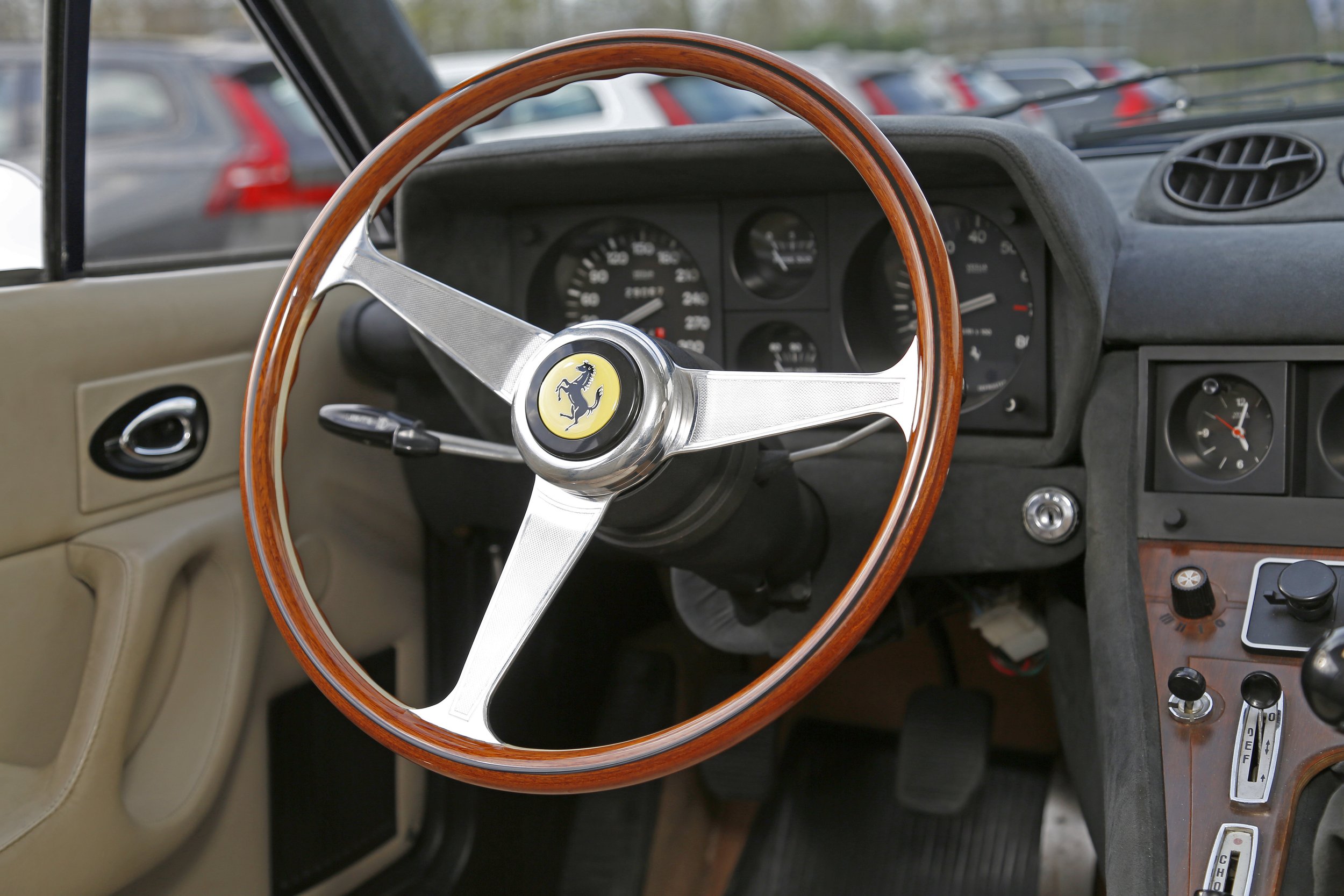 Ferrari 365 GT4 2+2 (33).JPG