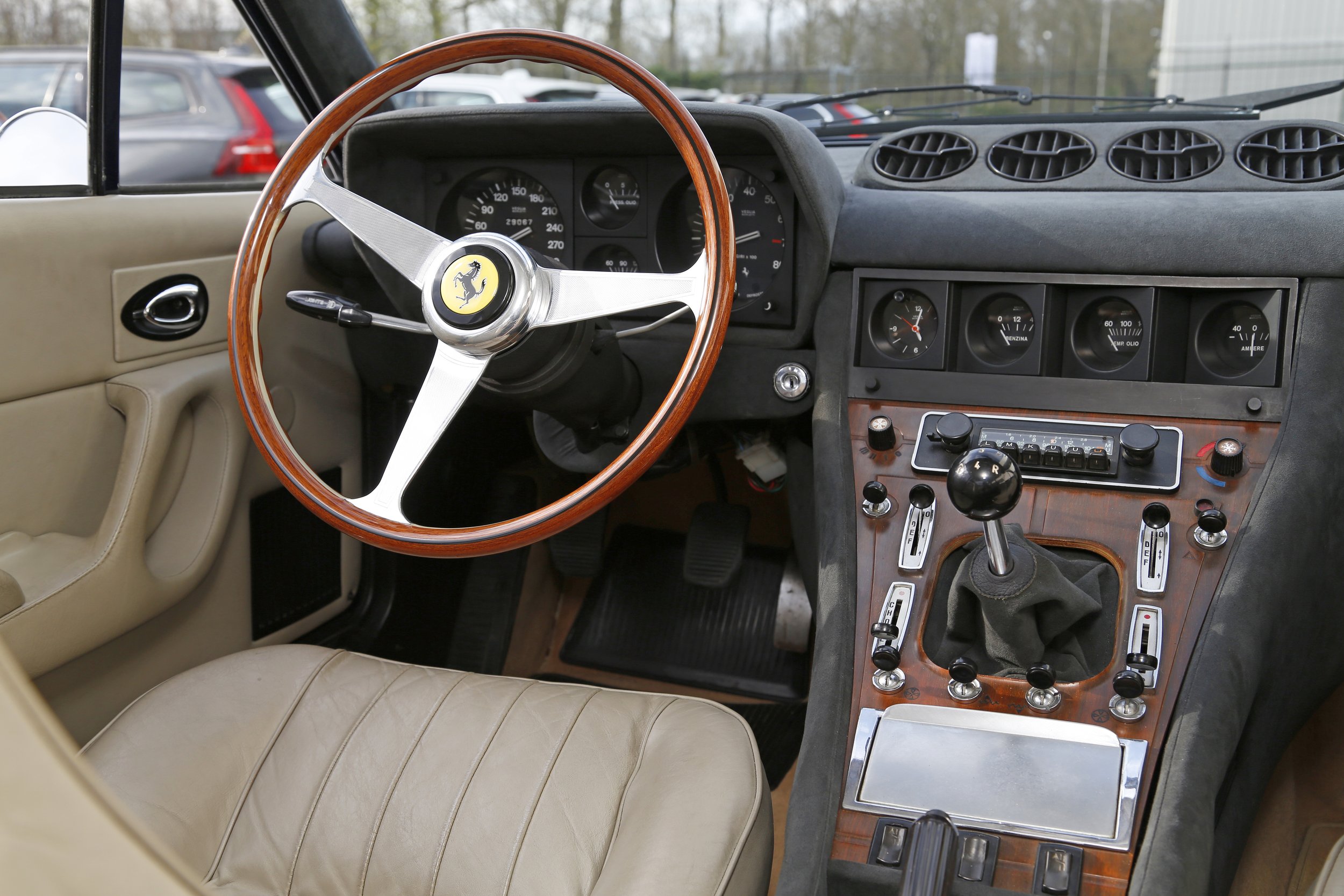 Ferrari 365 GT4 2+2 (34).JPG