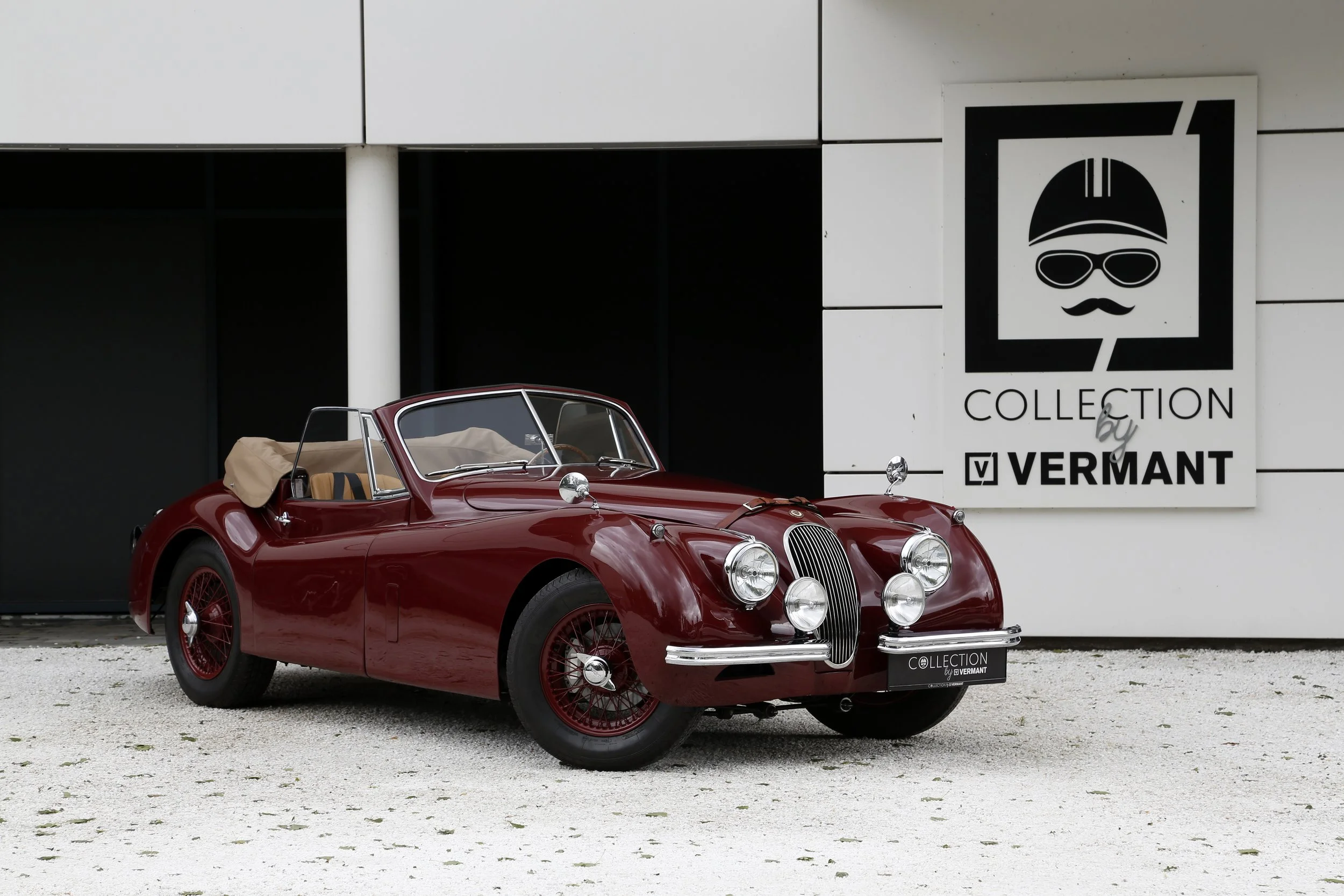 Jaguar XK120 DHC (1).JPG