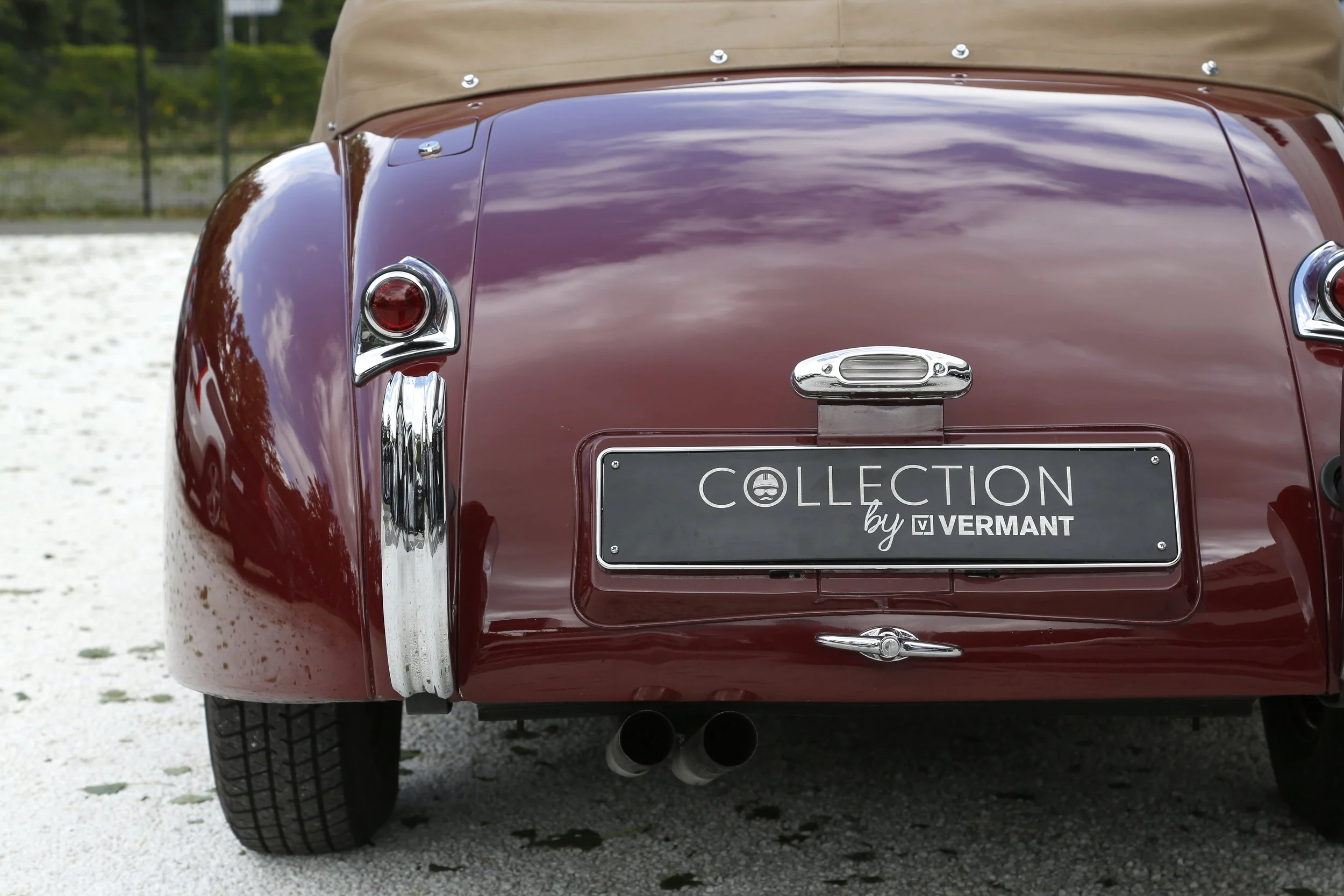 Jaguar XK120 DHC (15).JPG