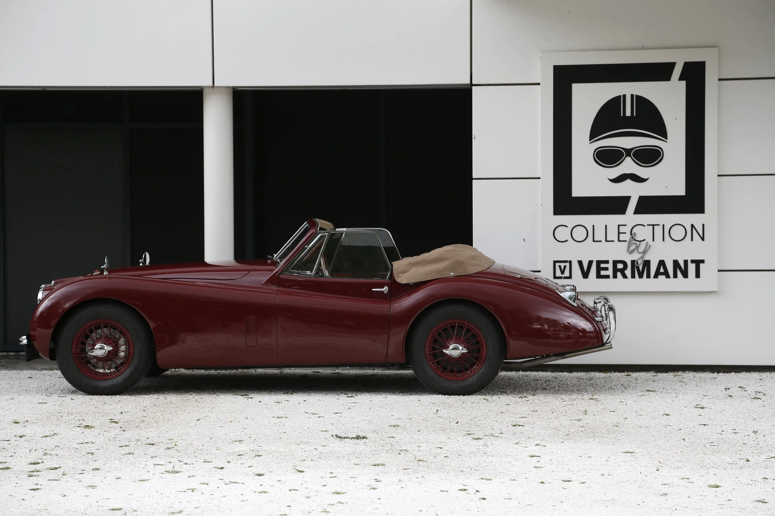 Jaguar XK120 DHC (4).JPG